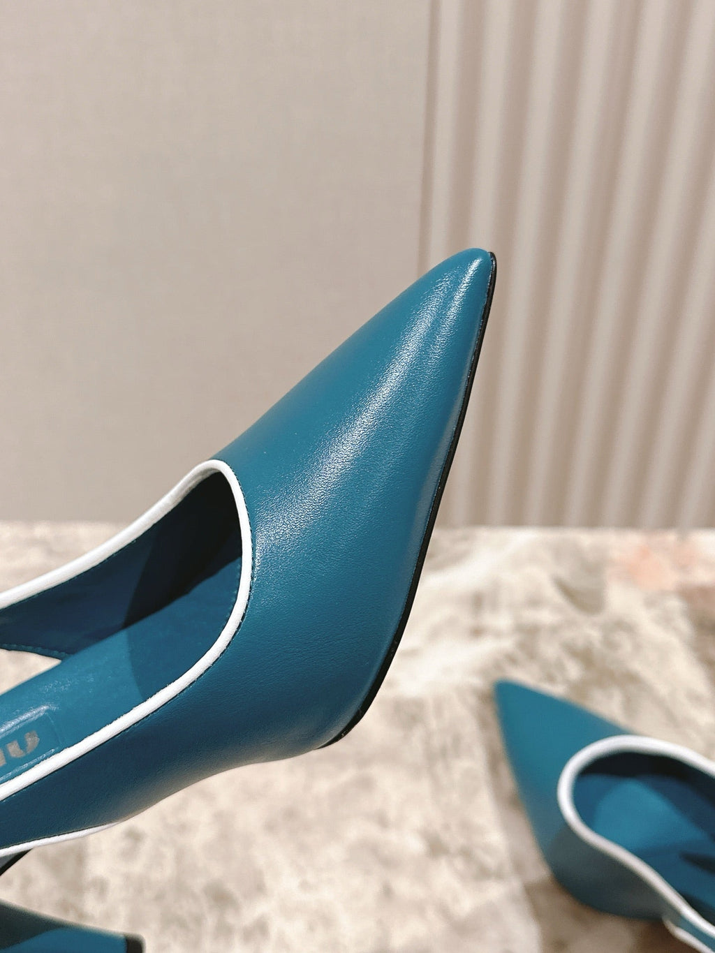 Miu Mordoré Pointed Toe Slingback Pumps 85mm Blue-teal Cowhide Sheepskin 445787