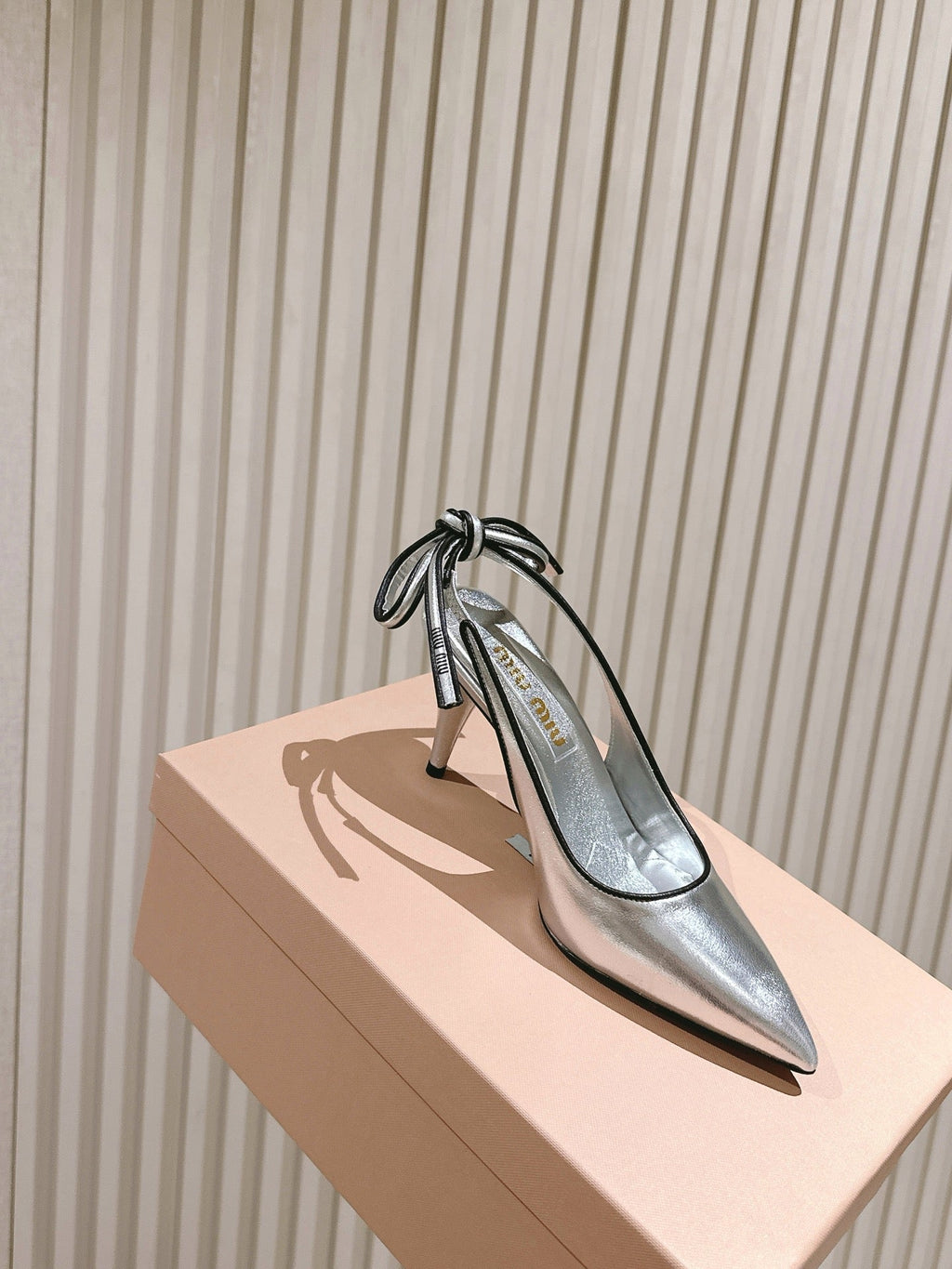 Miu Mordoré Pointed Toe Slingback Pumps 85mm Sliver Cowhide Sheepskin 445790