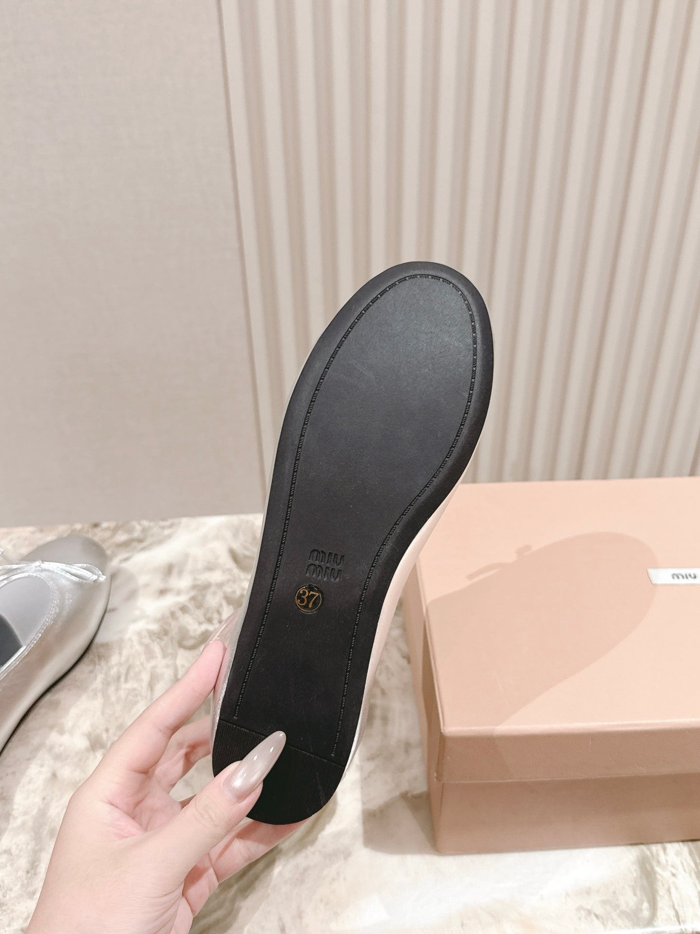 Miu Élan Bow-Detail Ballet Flat Sliver Metallic Leather 445803