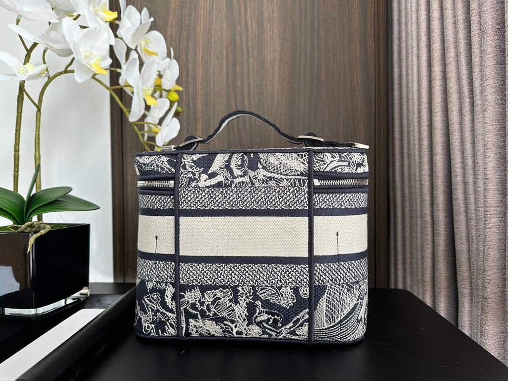 diortravel vanity 25 black embroidery