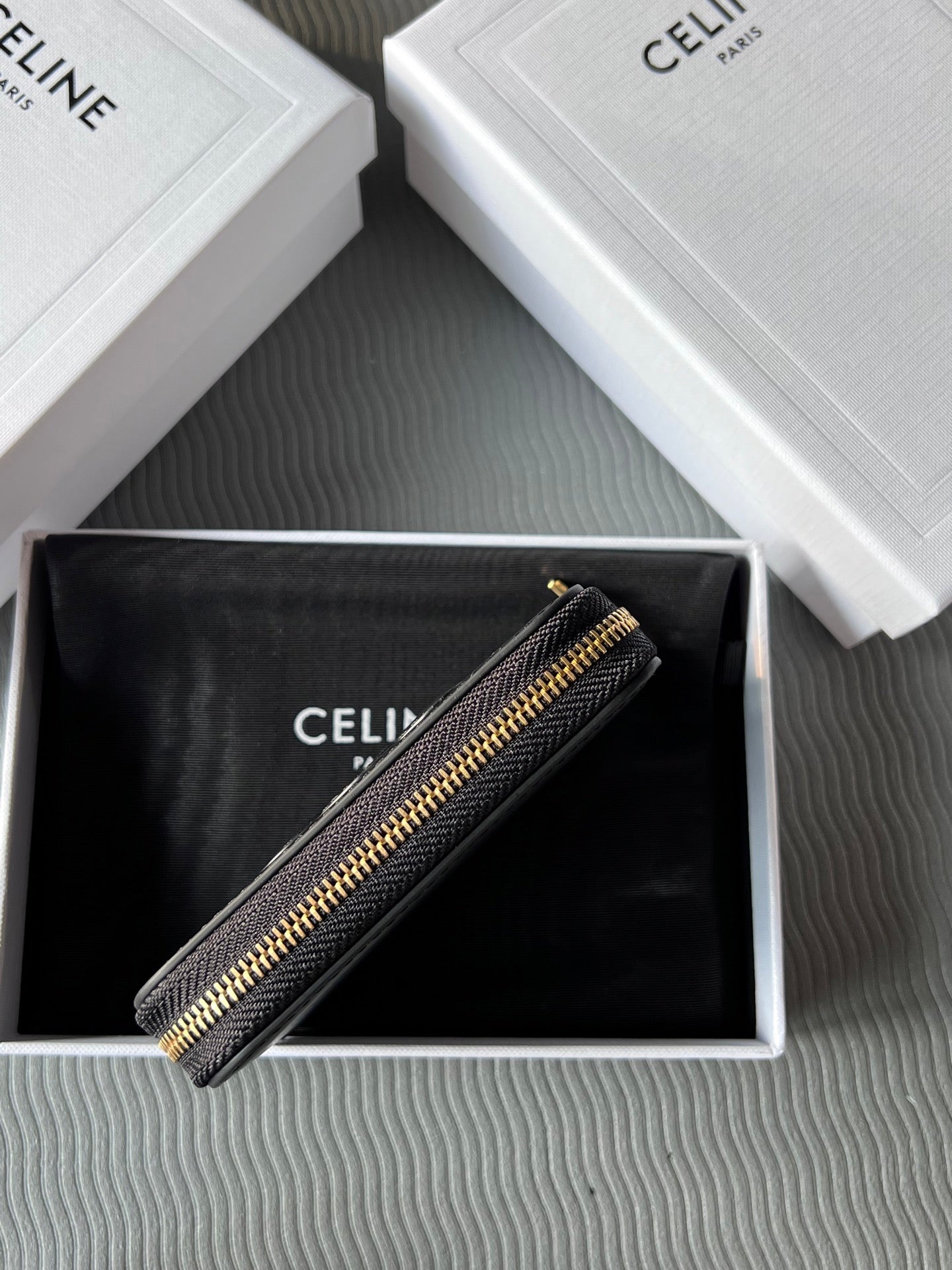 TRIOMPHE Compact Zipped Wallet Black Cowhide Leather