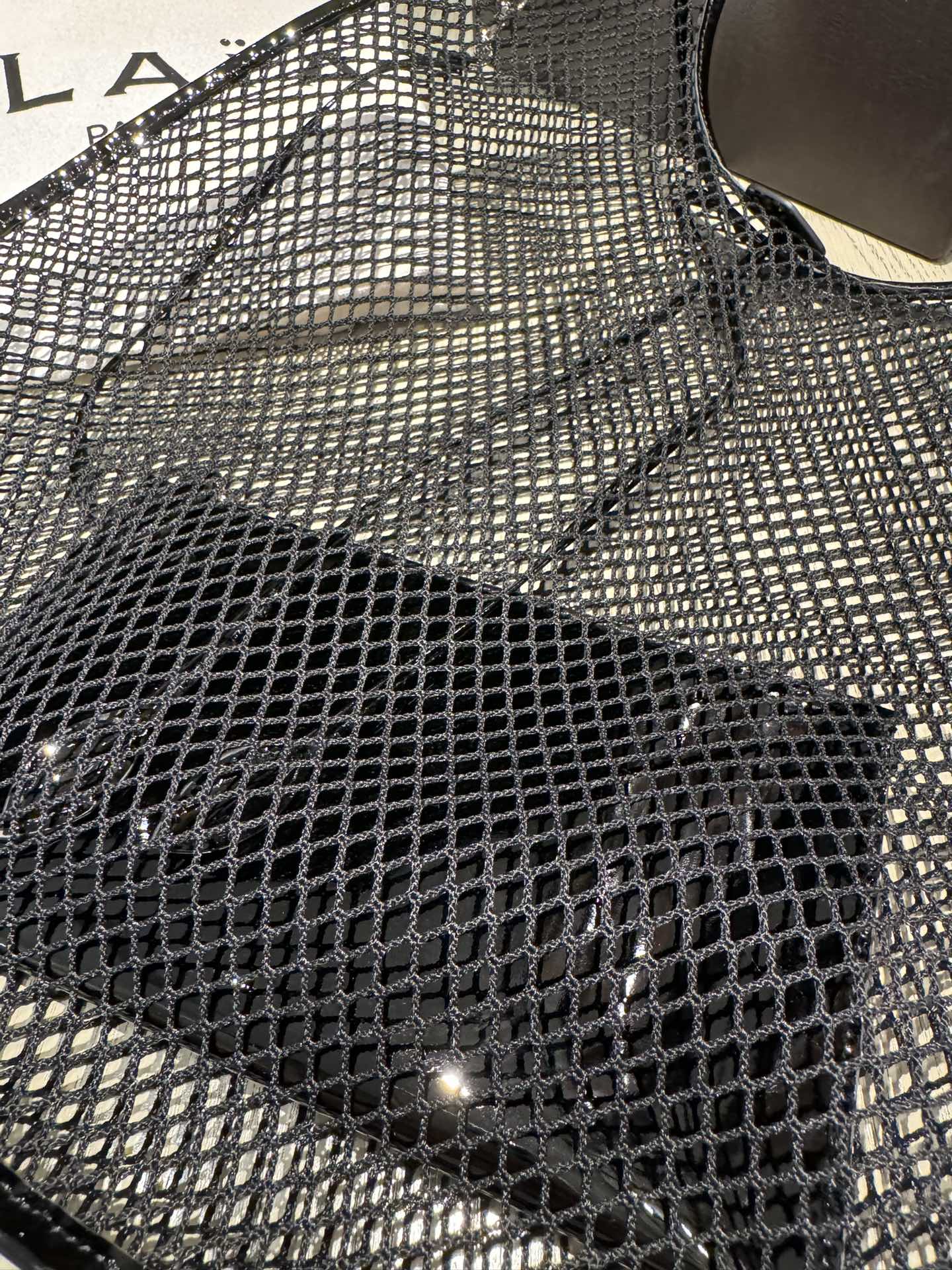ONE PIECE MEDIUM BAG 43 IN BLACK FISHNET
