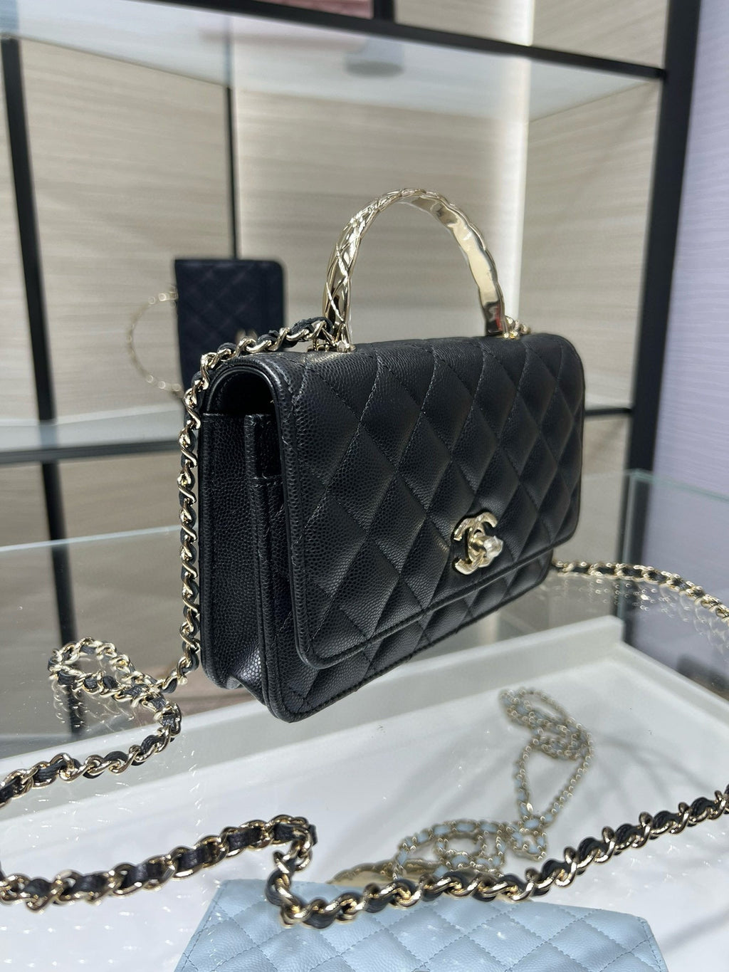 cc 25S Woc Top Handle 19cm Black Grained Calfskin Light Gold Hardware