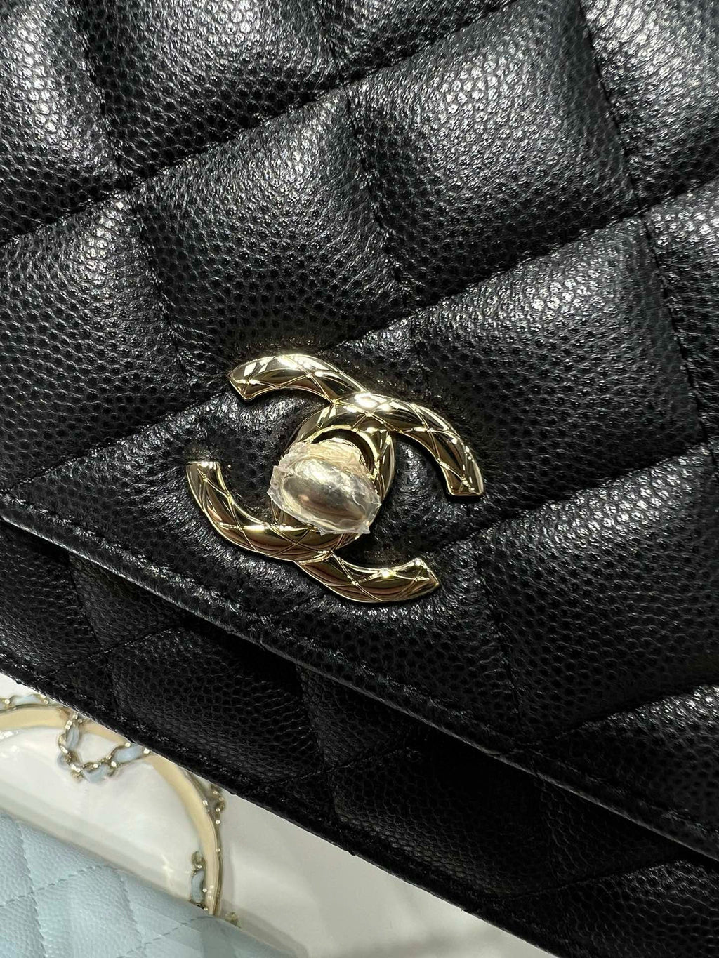 cc 25S Woc Top Handle 19cm Black Grained Calfskin Light Gold Hardware