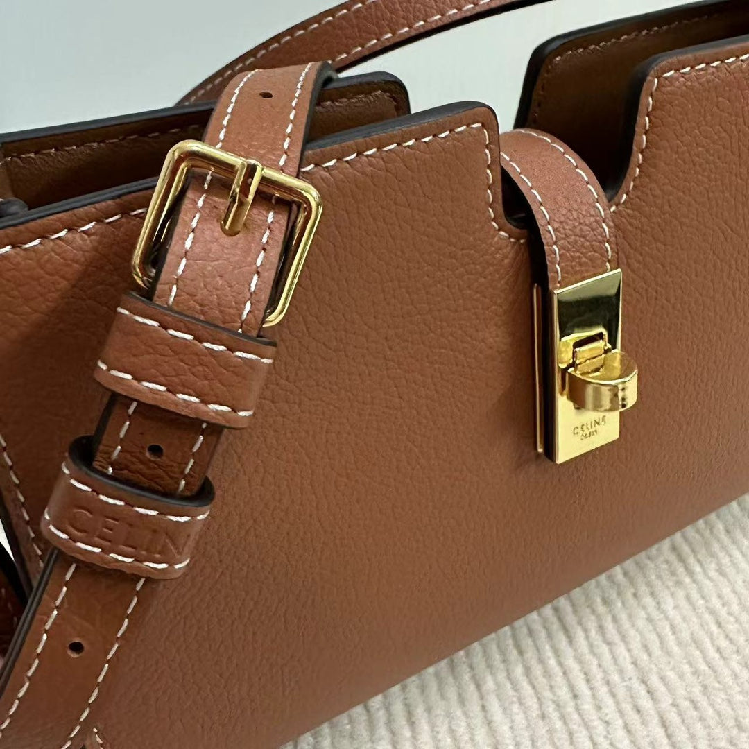 16 STRAP POCHETTE 18 IN BRONZE ORANGE SUPPLE CALFSKIN GOLD HARDWARE