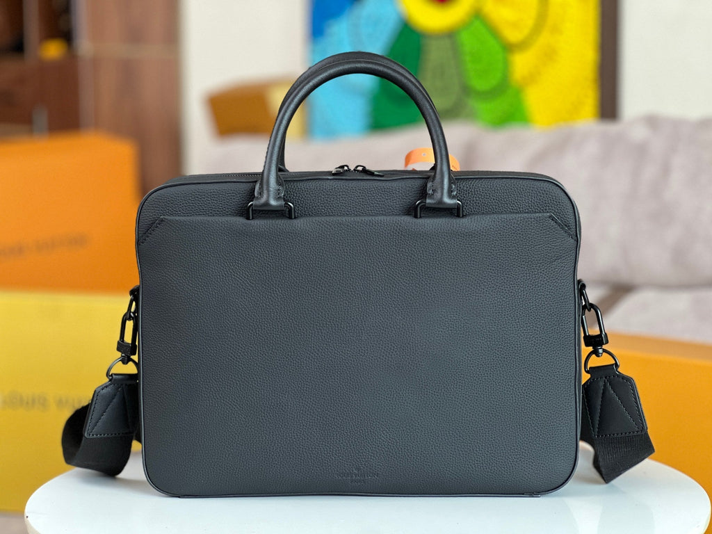 LV Pilot Briefcase 39cm Black Cowhide 257876