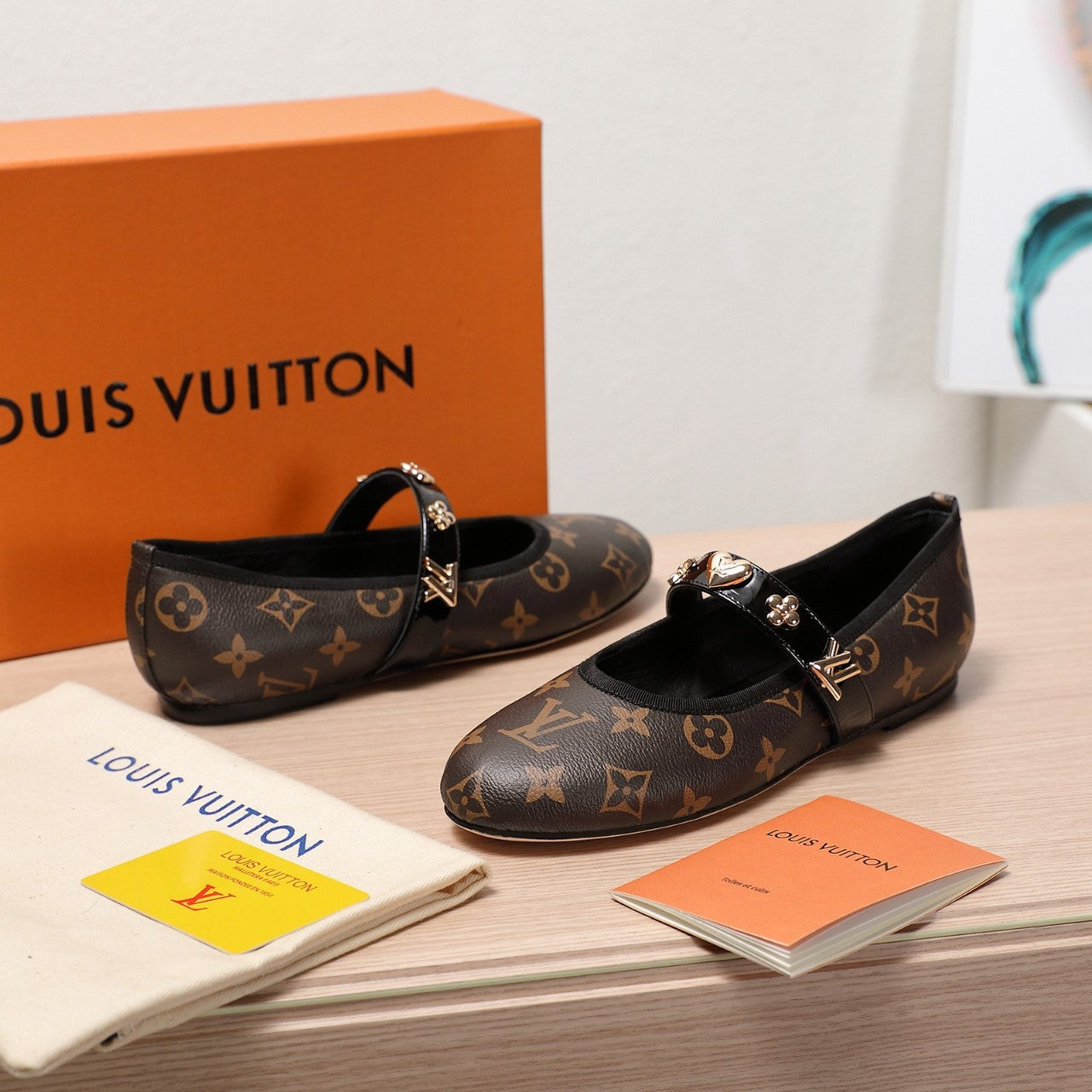 LV 25C Romy Flat Caramel Brown Monogram With gold logo Sheepskin 218308