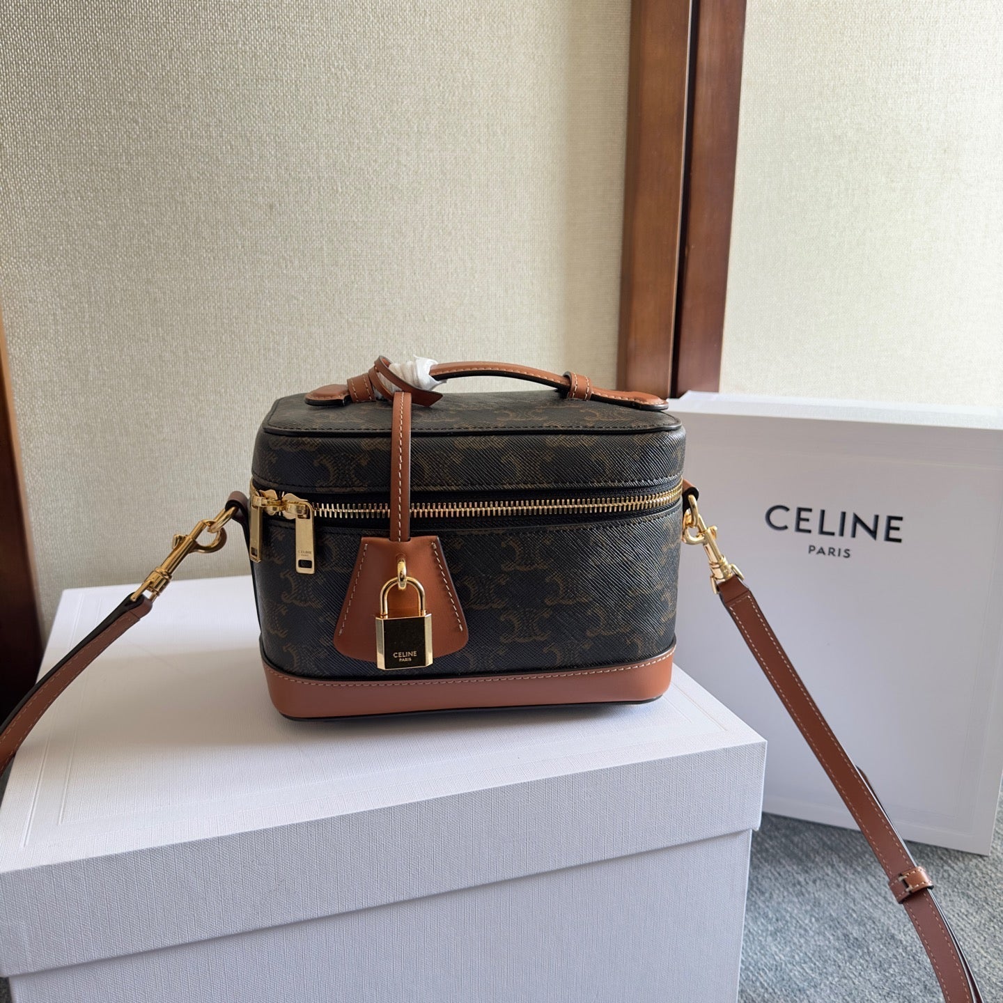 VANITY 18 IN BLACK TRIOMPHE CANVAS AND BROWN CALFSKIN GOLD HARDWARE