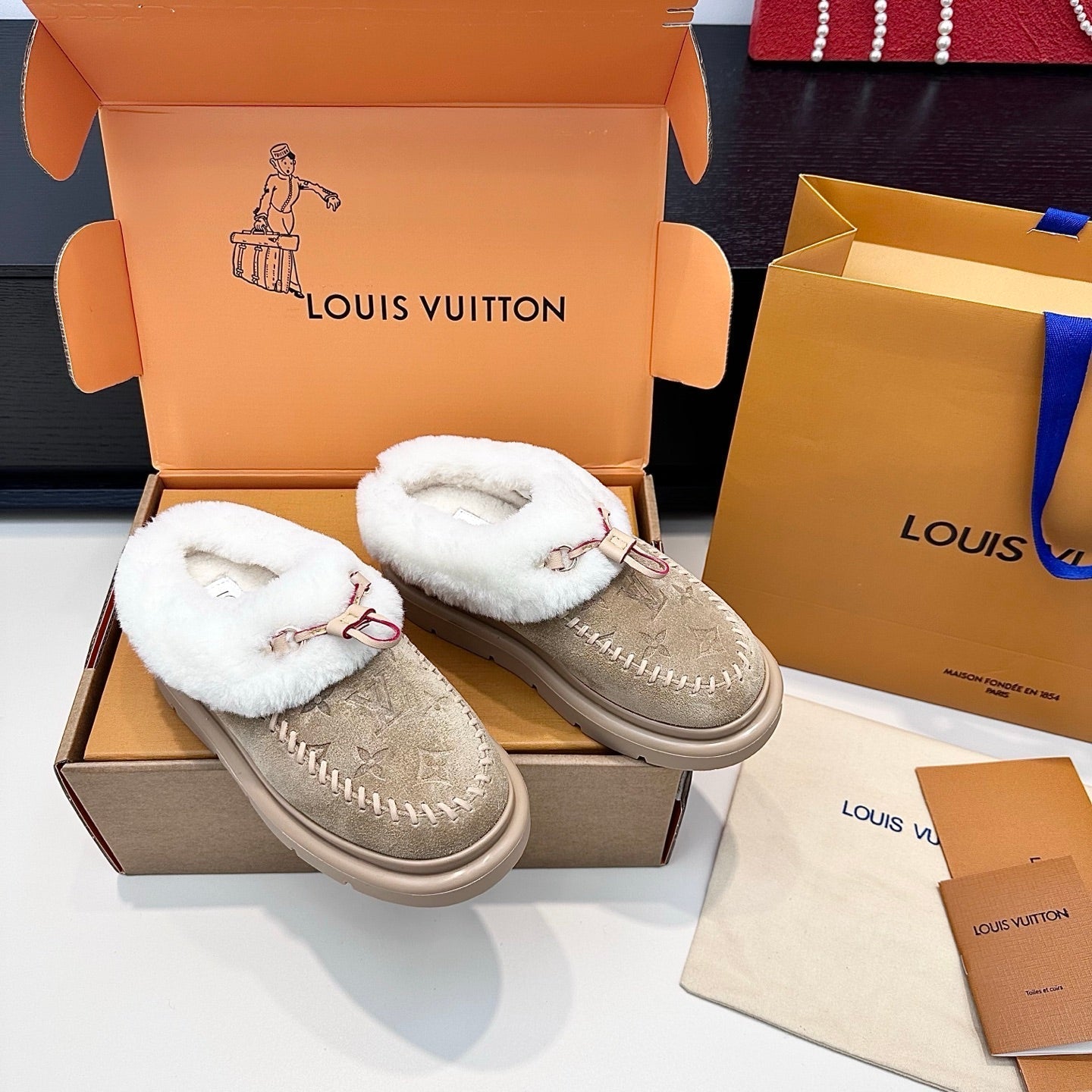 LV Cortina Closed Mule Khahi Suede Wool 542232