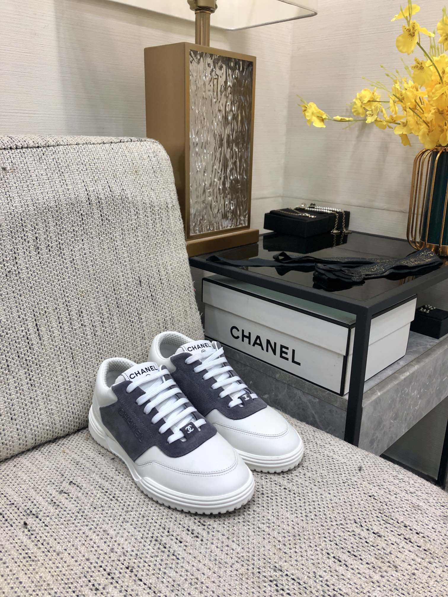 CC 24C Sneaker White Grey Suede Sheepskin 688656