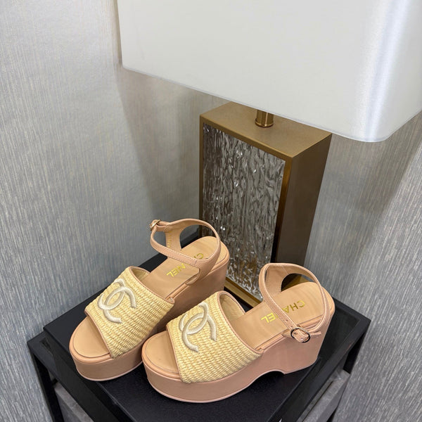 CC 26s Platform Sandal Beige Raffia Sheepskin 688695