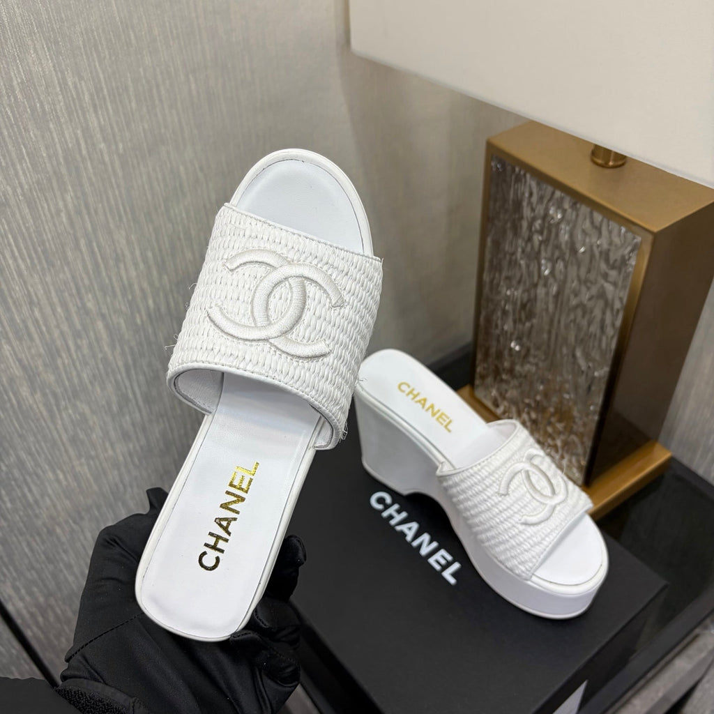 CC 26s Platform Slide White Raffia Sheepskin 688698