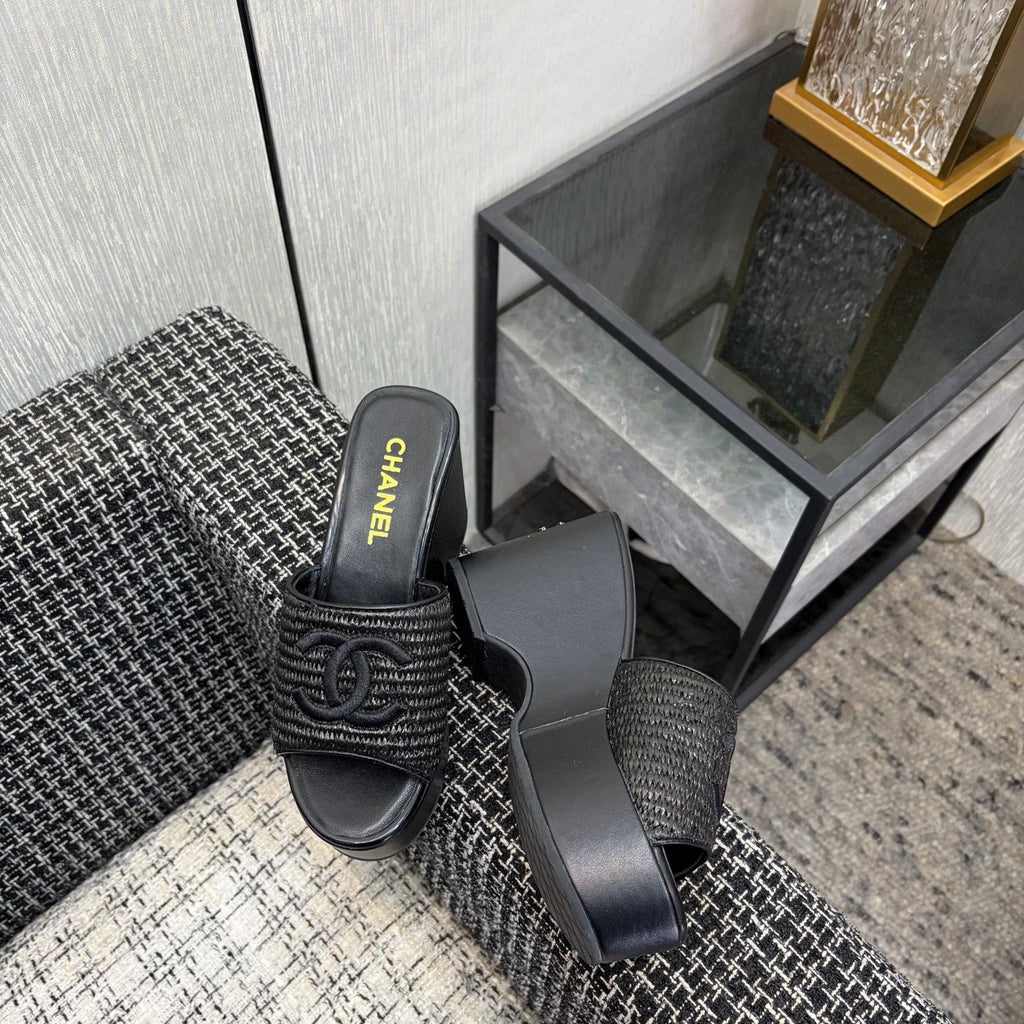 CC 26s Platform Slide Black Raffia Sheepskin 688700