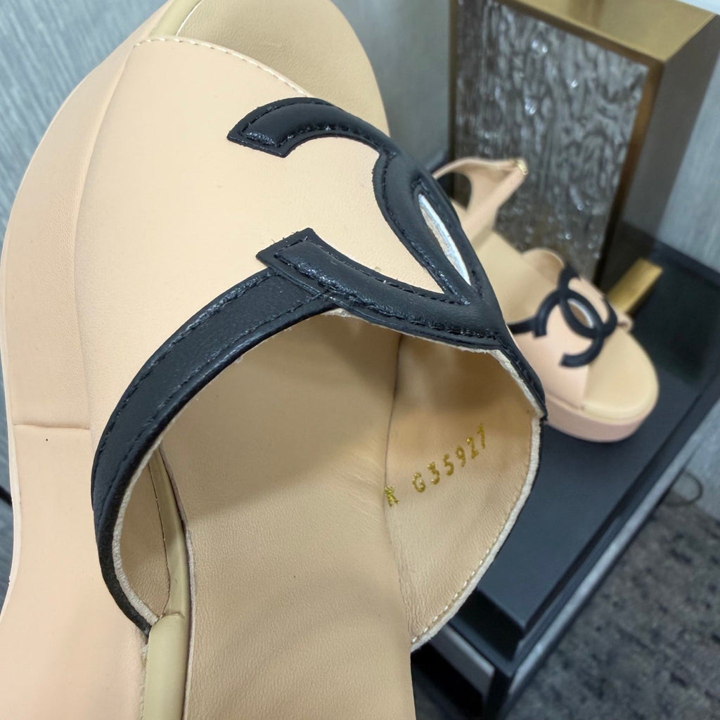 CC 26s Platform Sandals Beige Black Sheepskin 688707
