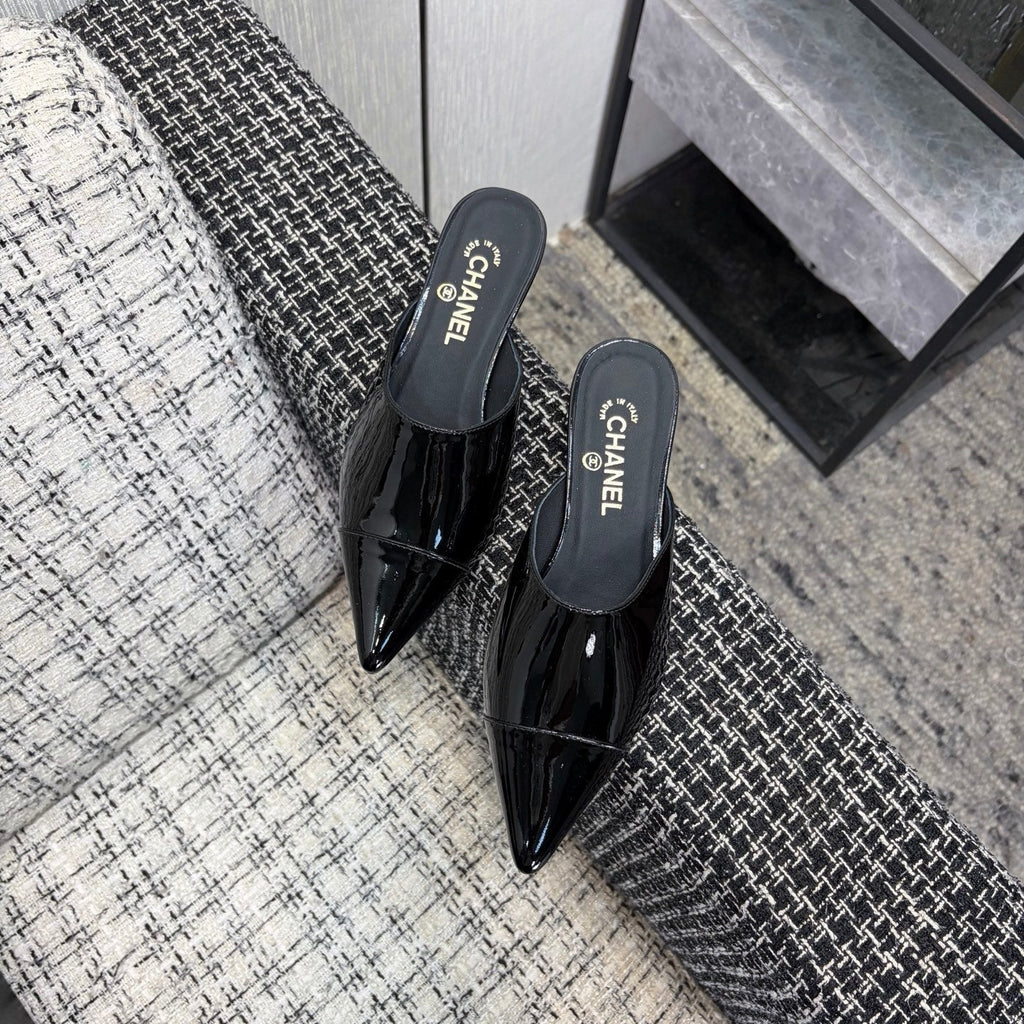 CC 2026 Pointed Toe Mule 4cm Black Patent Leather 688711