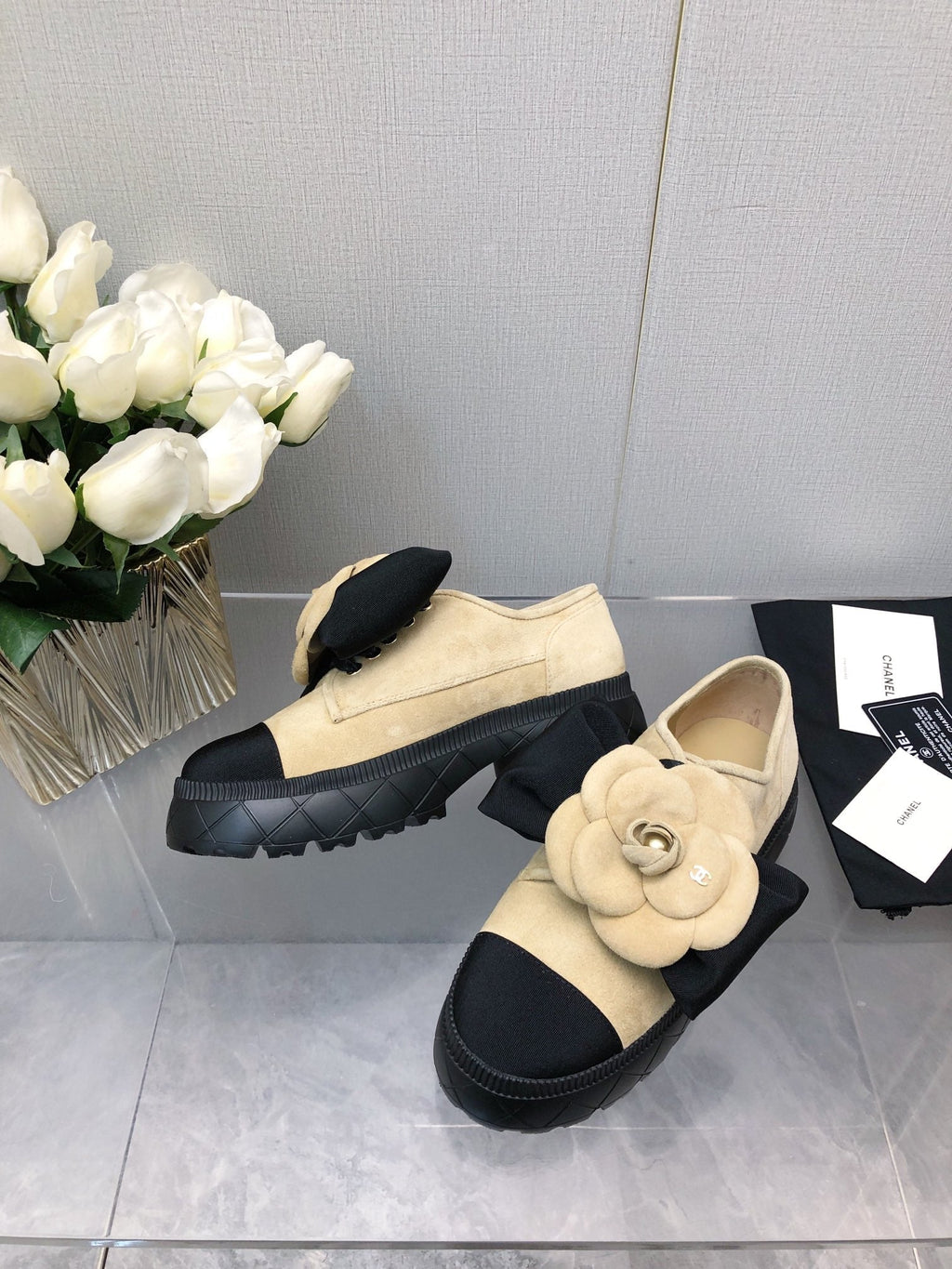 CC 26s Camellia Lug Sole Loafers Black Beige Cotton Suede 673051