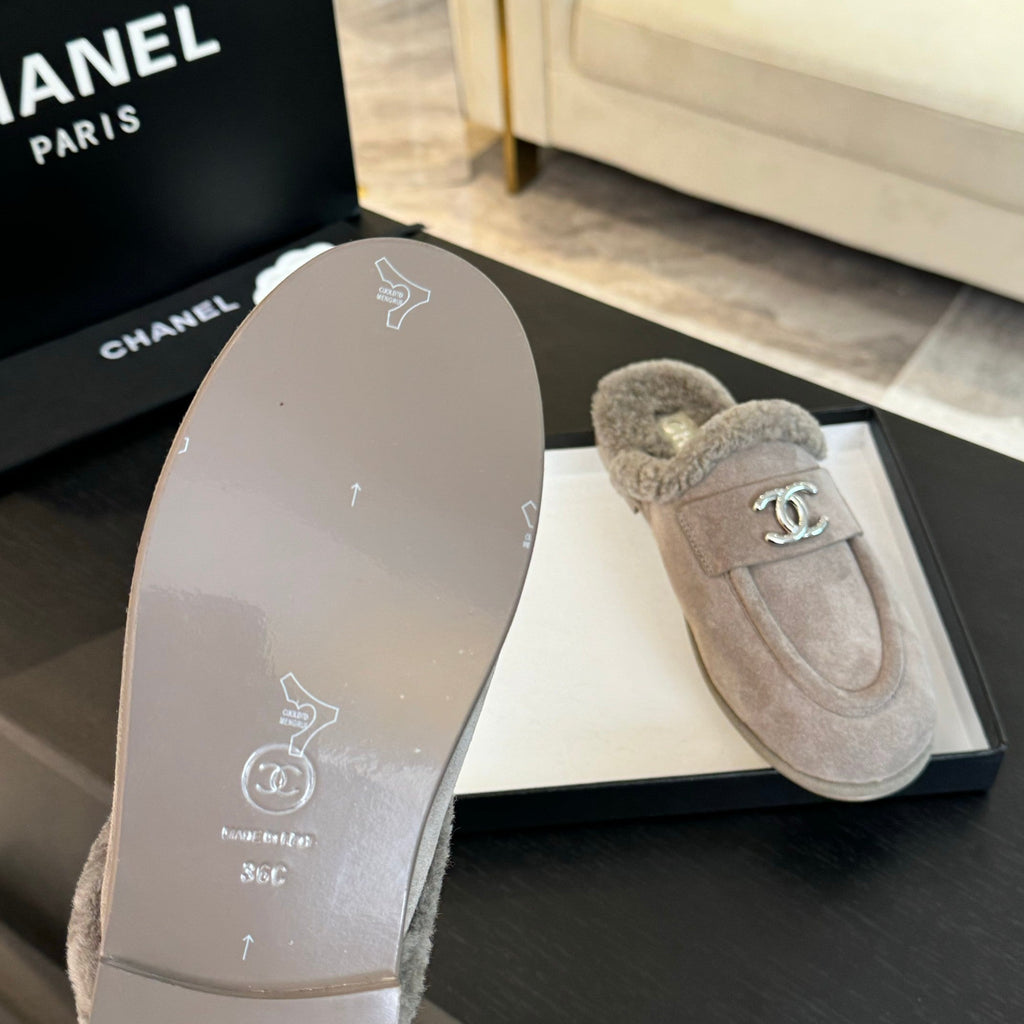 CC Mule Pinkish Grey Suede Lamb Wool