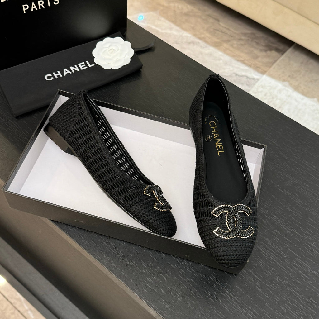 CC 25P Ballet Flat Black Raffia Large Logo