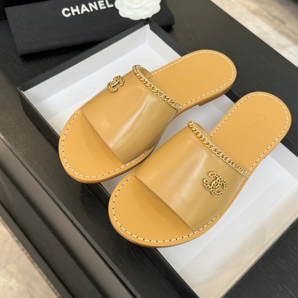 CC 26C Double C Chain Cross Beige Sheepskin