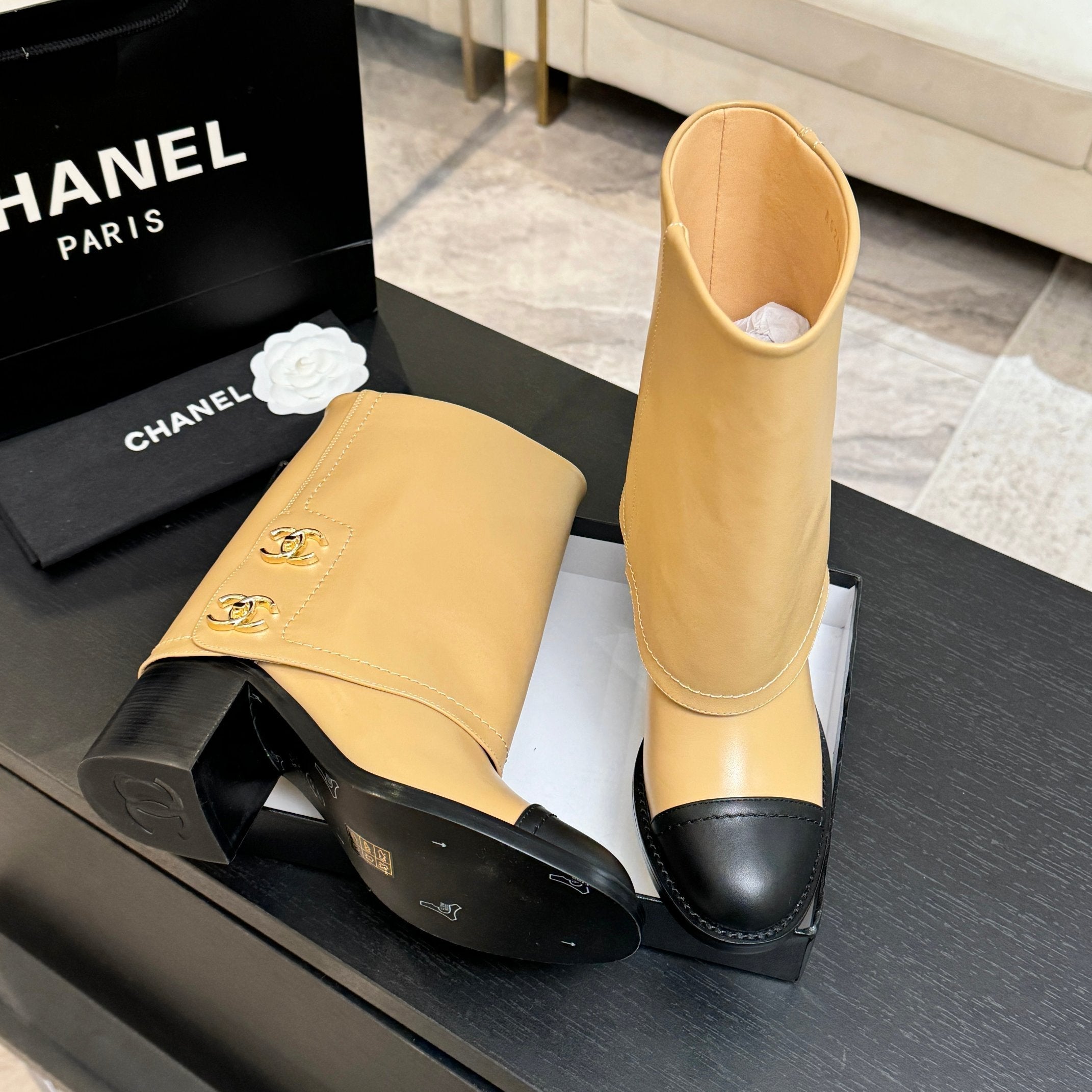 CC 26s Chunky Heel Tro r Ankle Boots Black Beige Sheepskin 673033