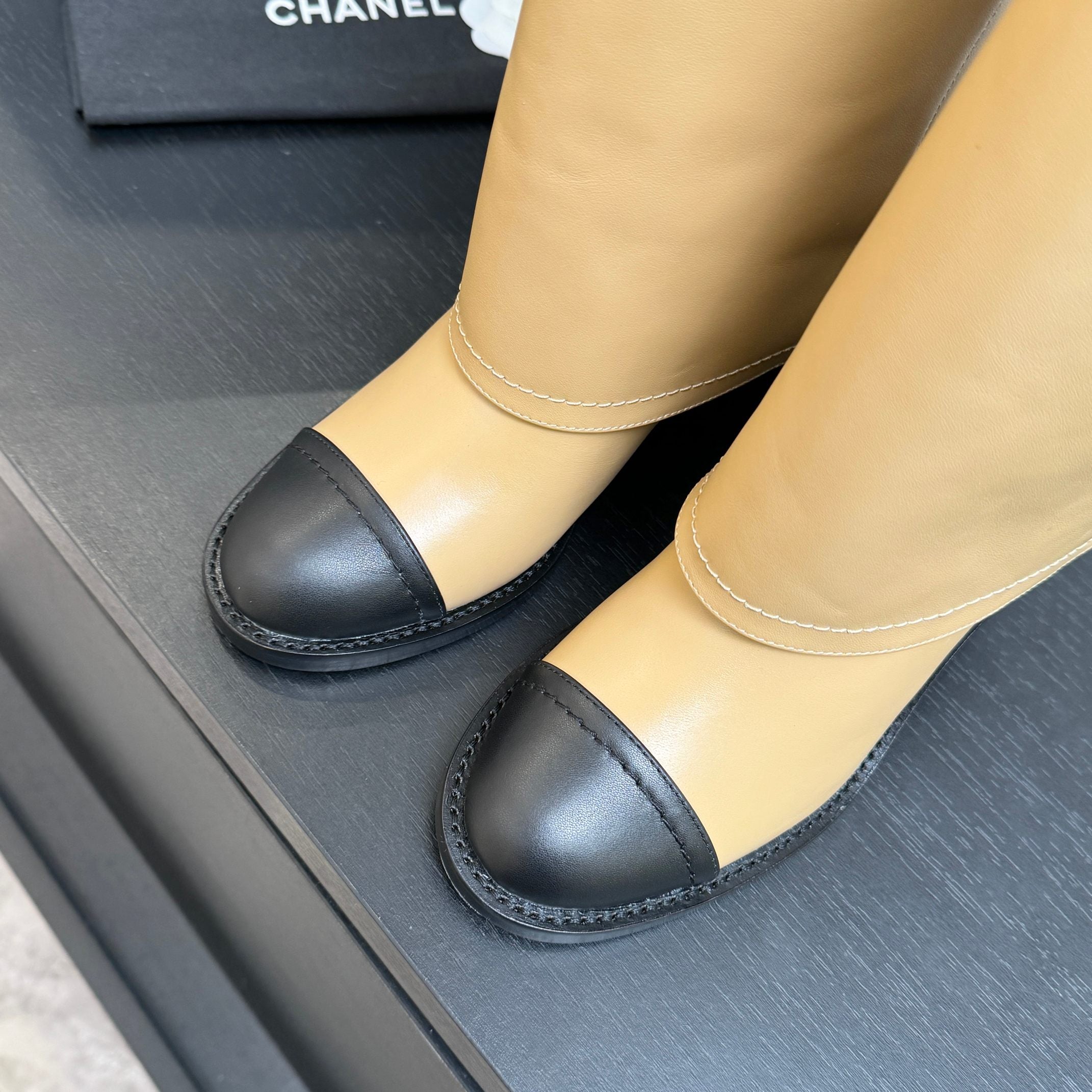 CC 26s Chunky Heel Tro r Boots Black Beige Sheepskin 673037