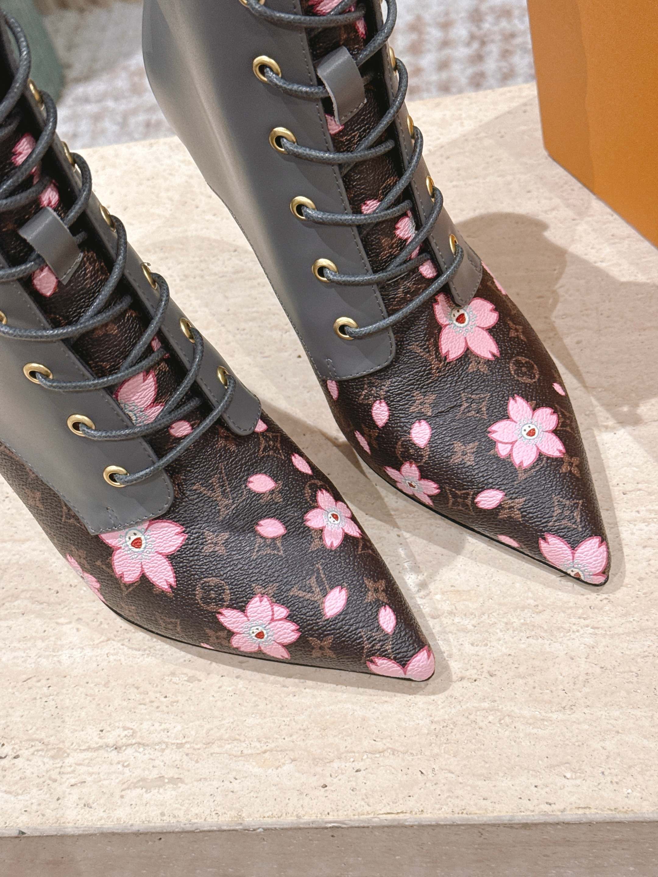 LV AW25 Ankle Boot Grey Monogram Canvas & Plain Calf Leather 555615