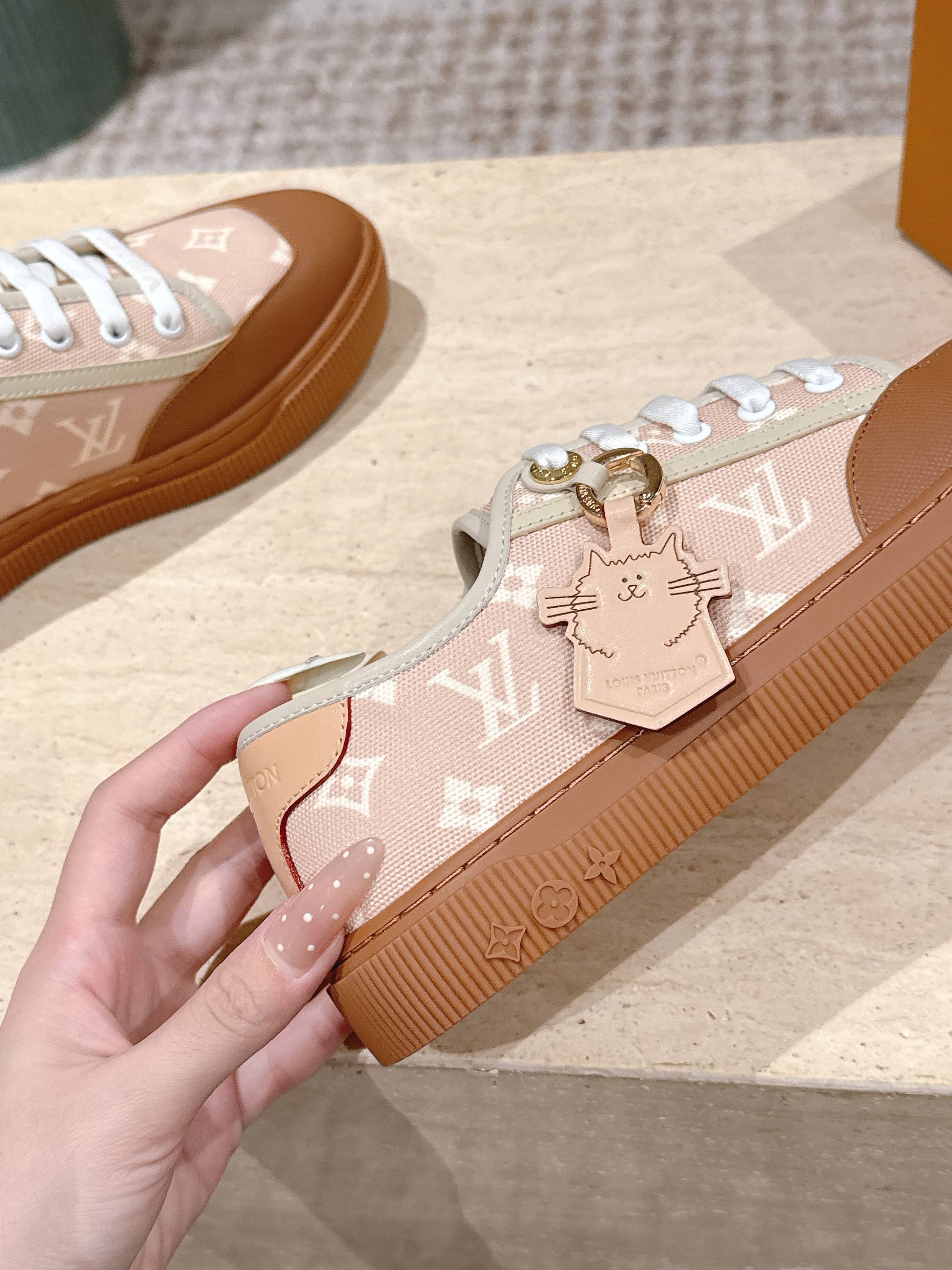 LV Lagoon Sports Shoes Beige Canvas 532989