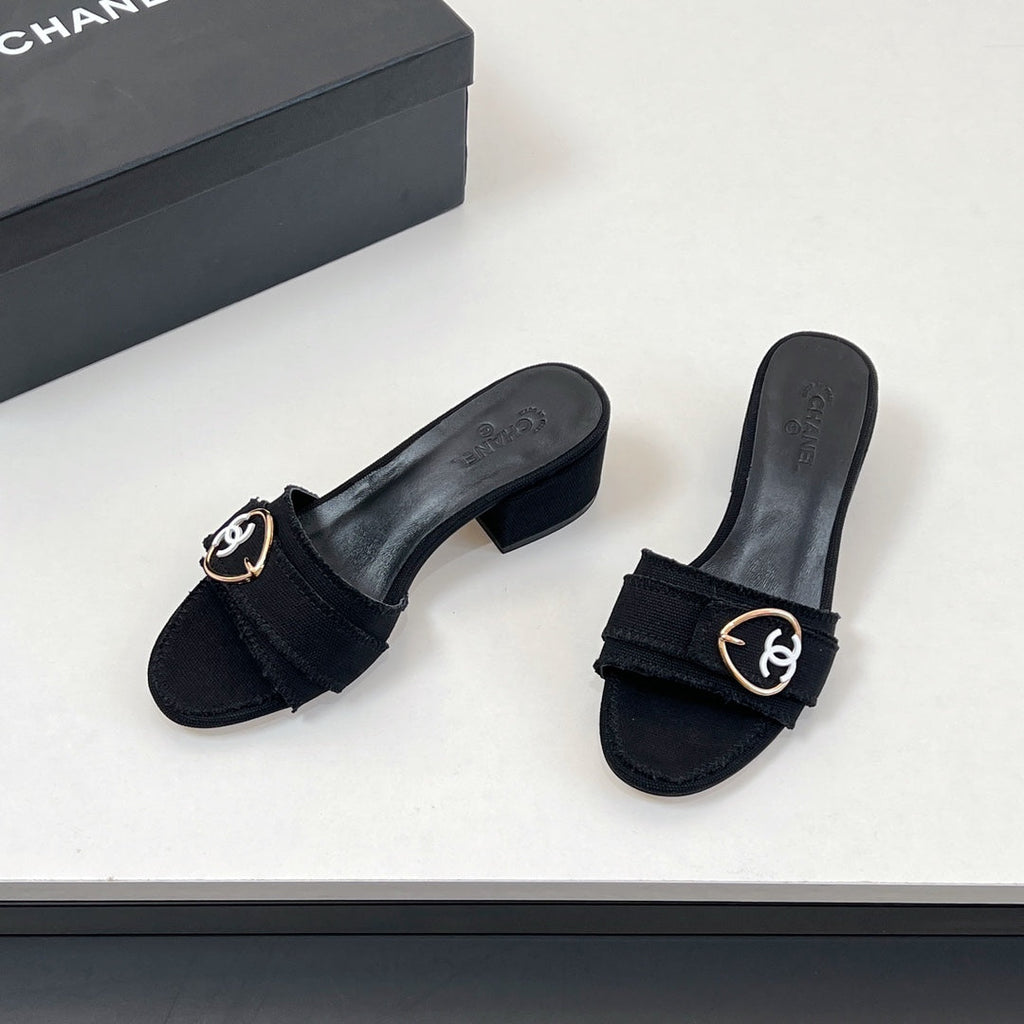CC Mule Sandals In Black Canvas Fabric 149439