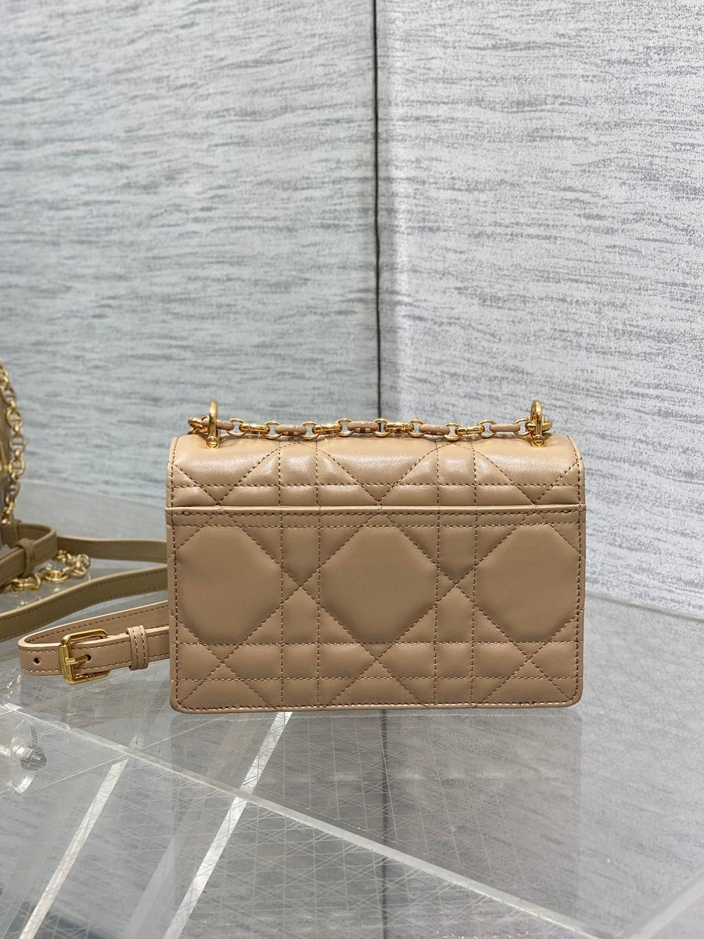 CD Miss Caro 17 Bag Biscuit Calfskin 226500