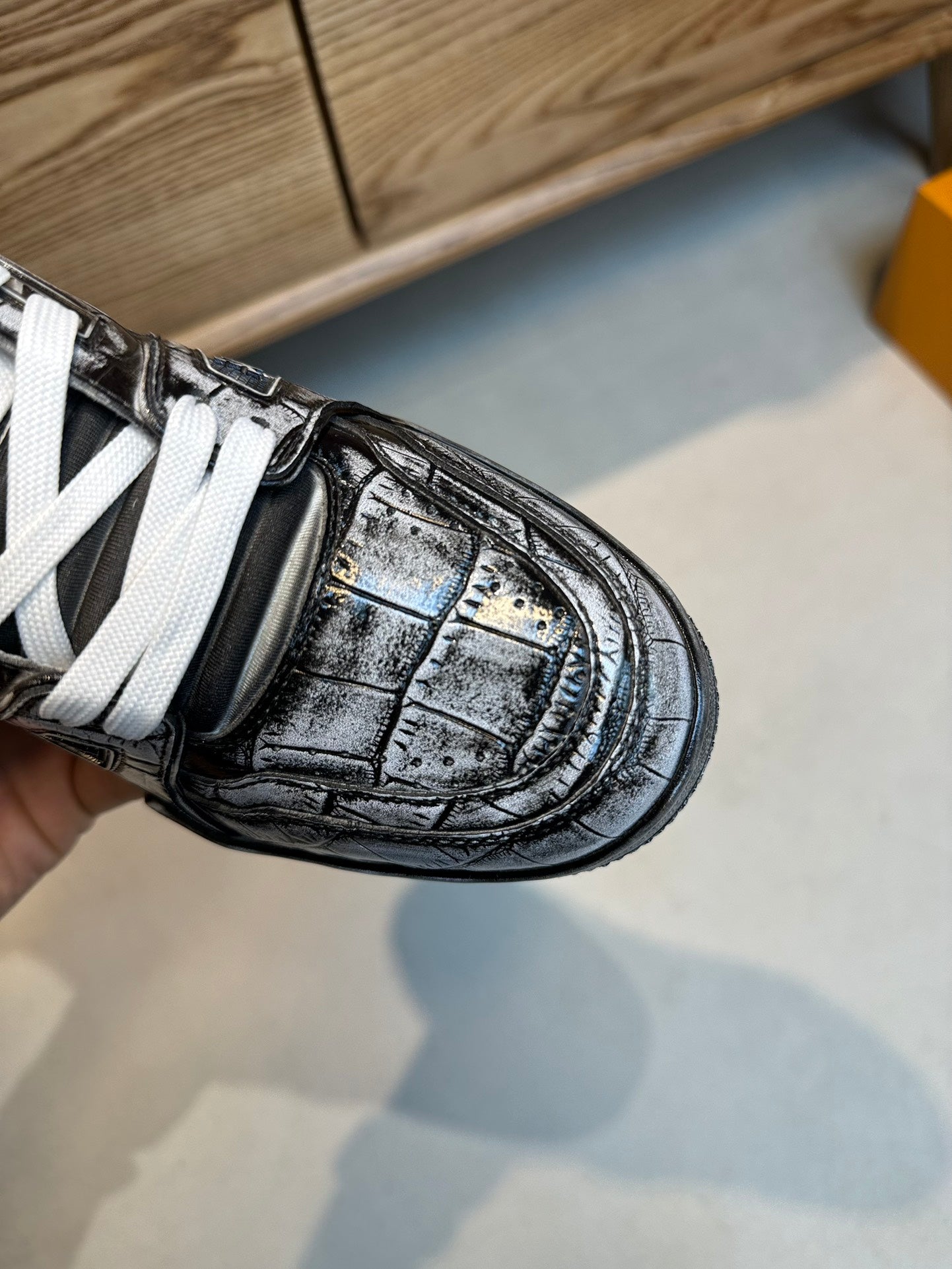 LV MEN'S LUXURY DESIGNER SPORTS BLACK SNEAKERS