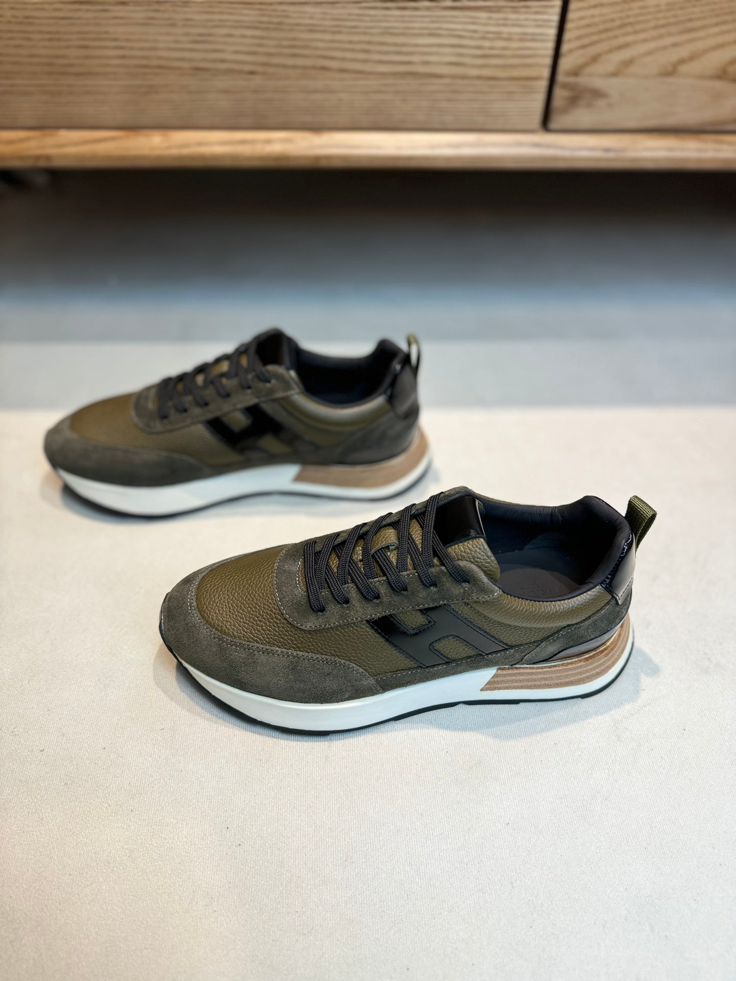 HM INTERACTIVE LACE-UP SNEAKER OLIVE CALFSKIN