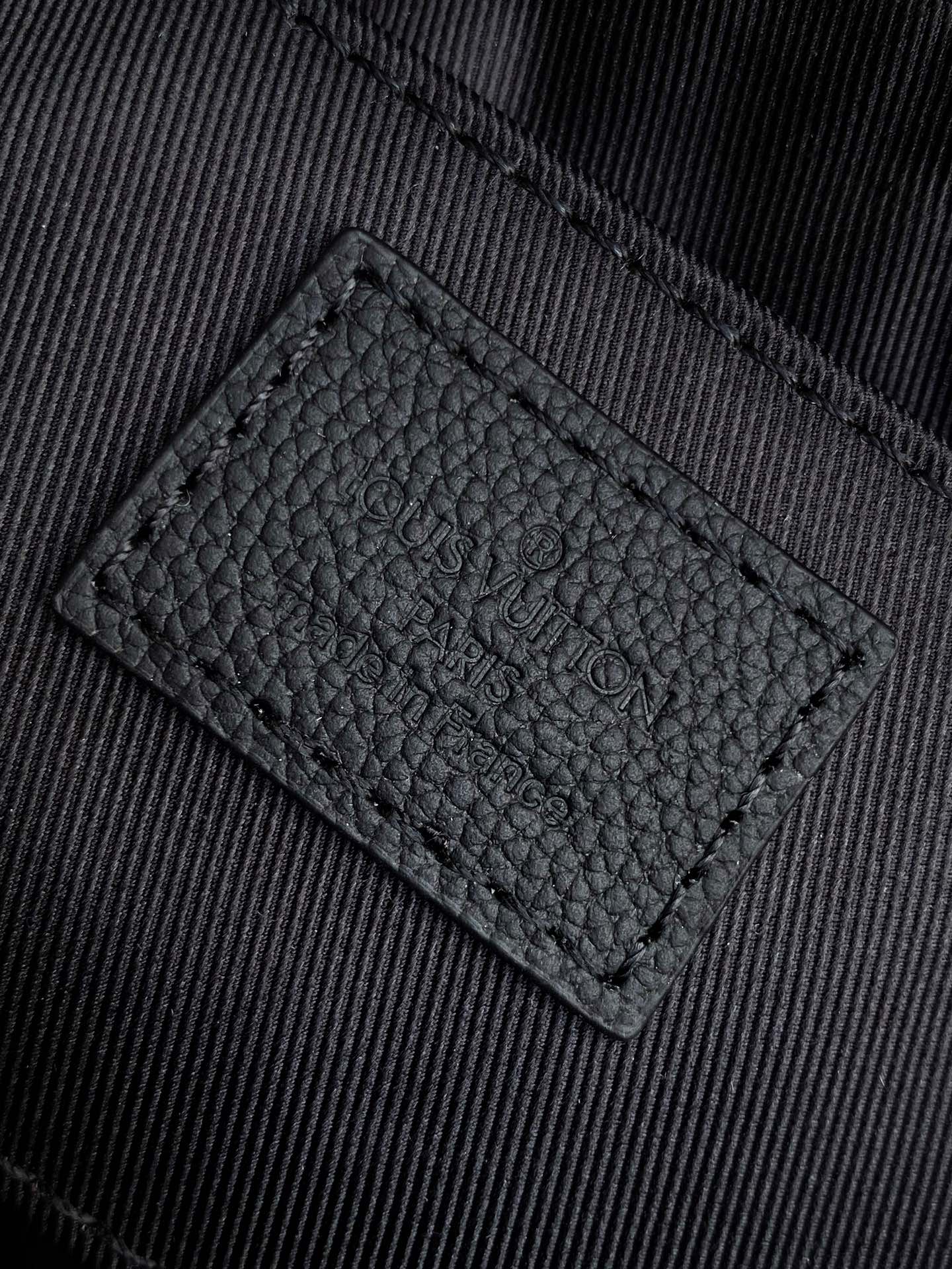 LV Pulse Wearable Wallet 22.5cm Black Monogram Shadow embossed calfskin