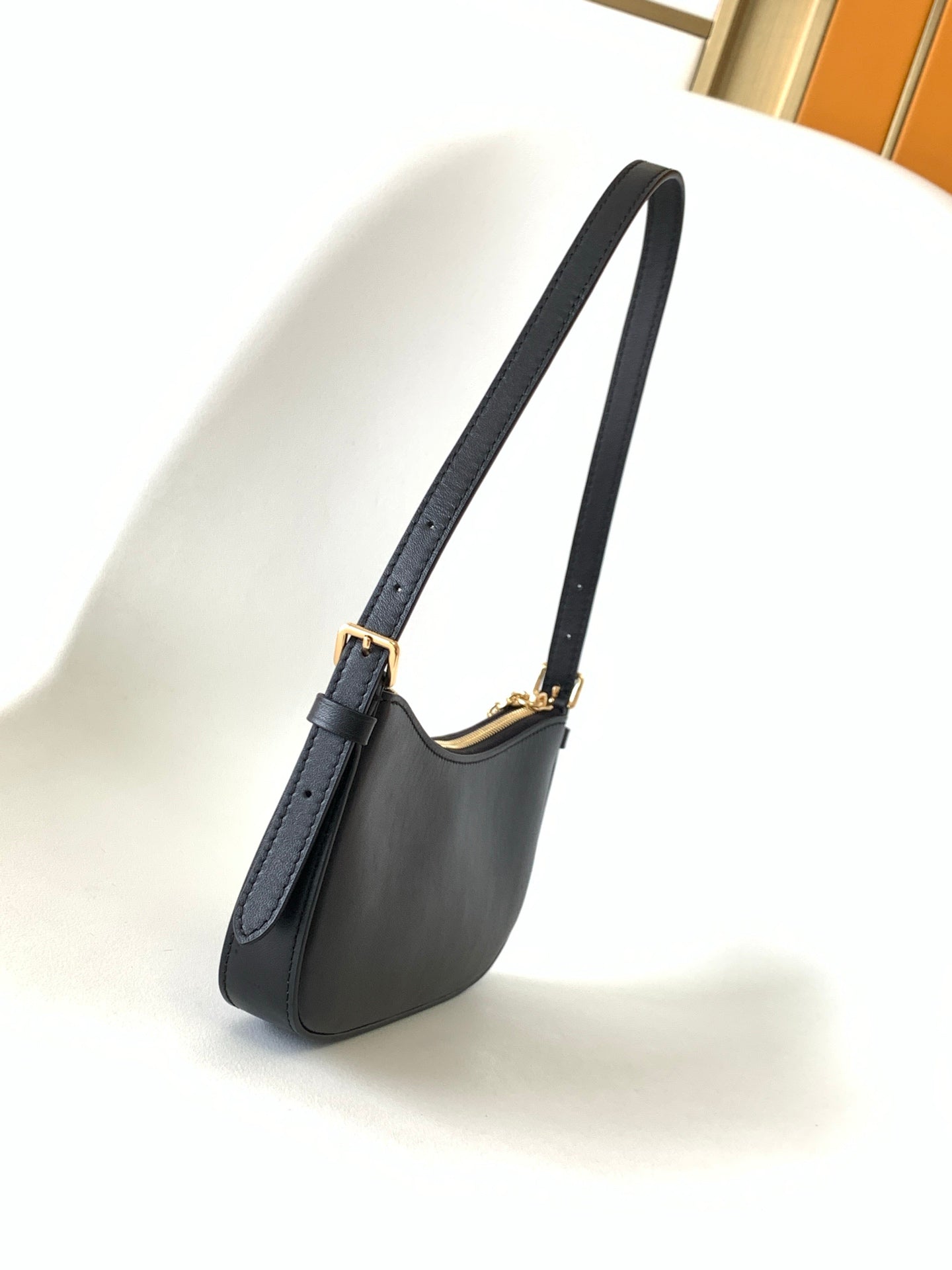 LV M25784 Pochette LV Bloom with Charm 23cm Black Calfskin GHW