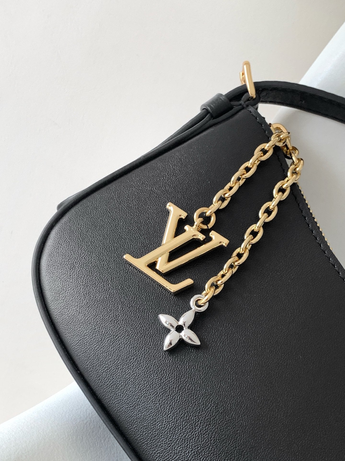 LV M25784 Pochette LV Bloom with Charm 23cm Black Calfskin GHW