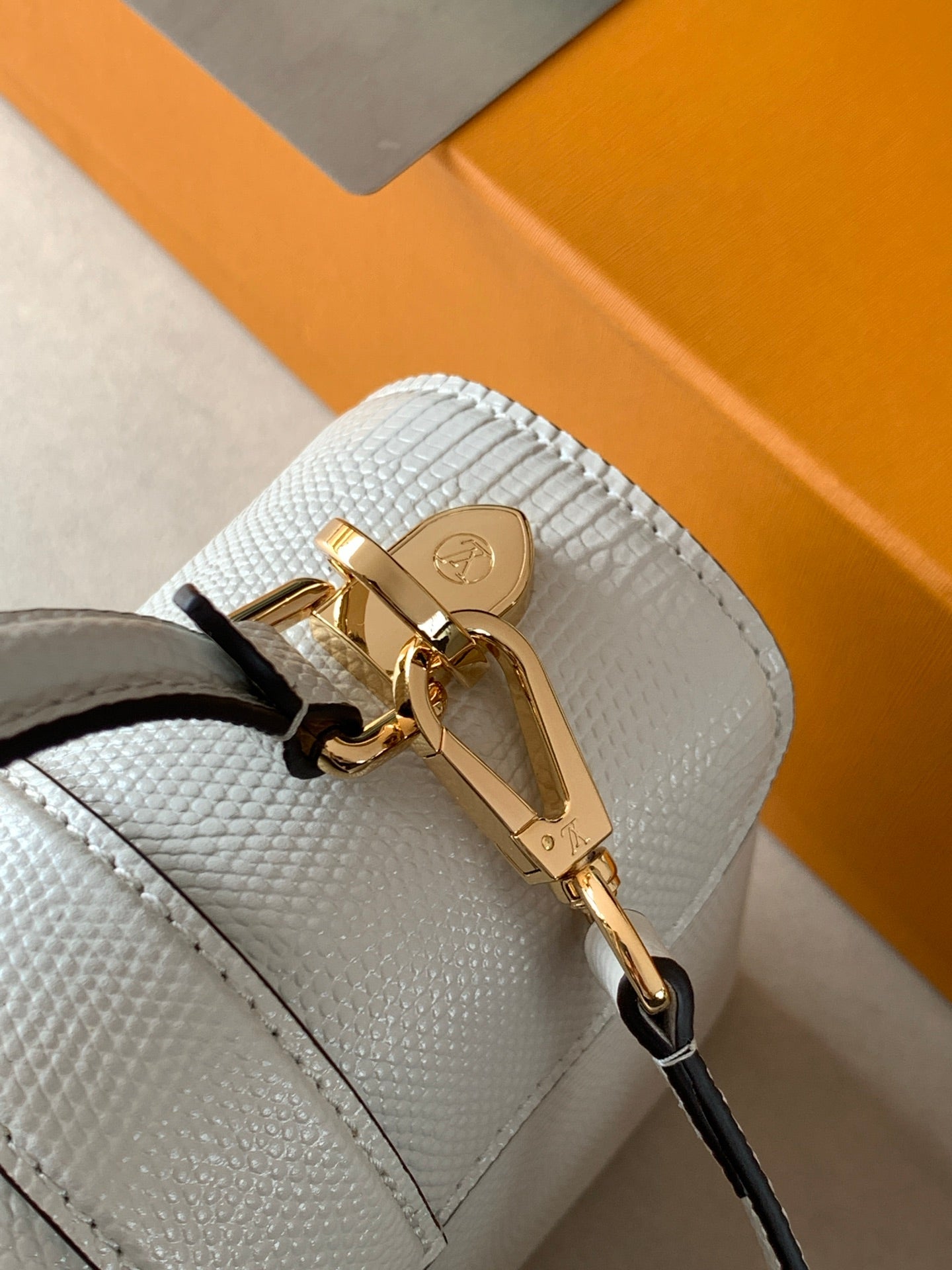 LV 25s Rose Des Vents Handbag 19cm White Lizard GHW