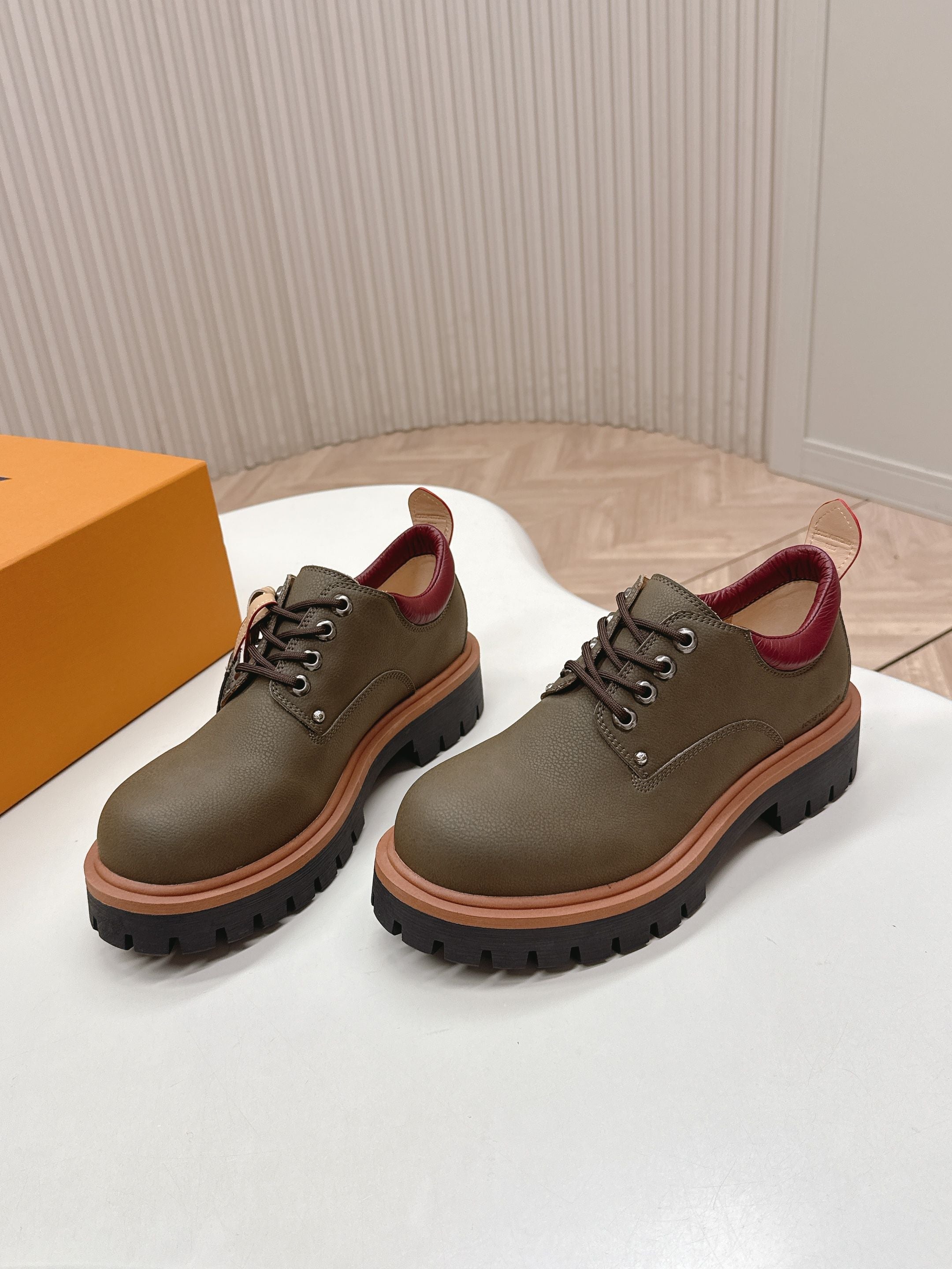LV 26s Remix Derby Khaki Green Nuckbuk Cowhide 595413