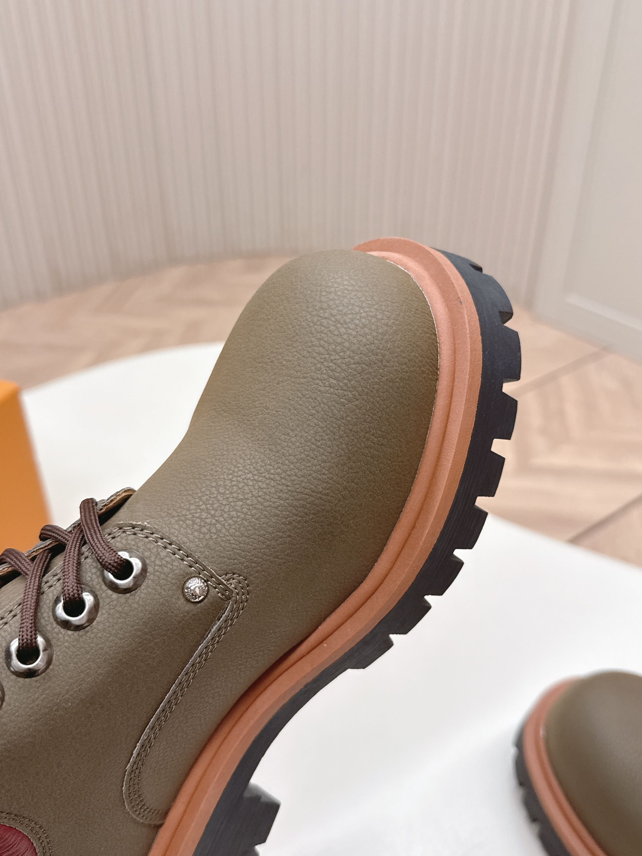 LV 26s Remix Derby Khaki Green Nuckbuk Cowhide 595413