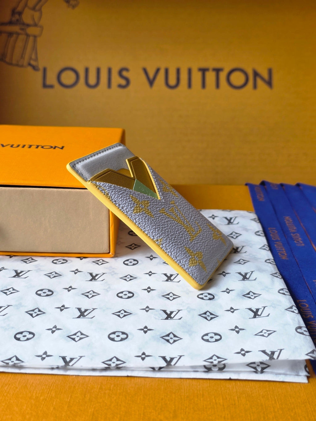 LV M15033 Porte-Cartes Magnet Gray Yellow Monogram Glow Canvas & Cowhide