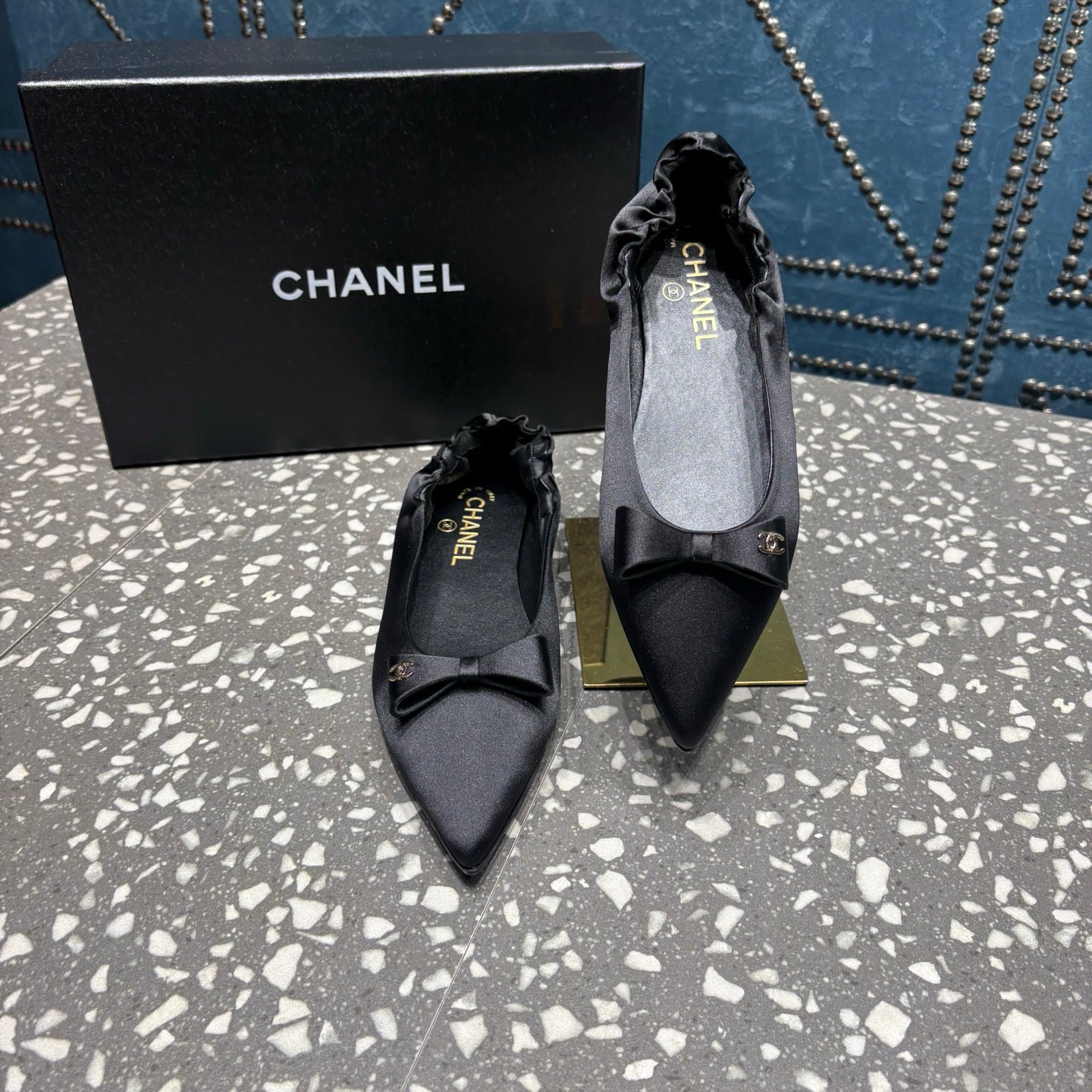 CC 25s Métiers d’art Ballet flats 10mm Black Silk Satin 423792
