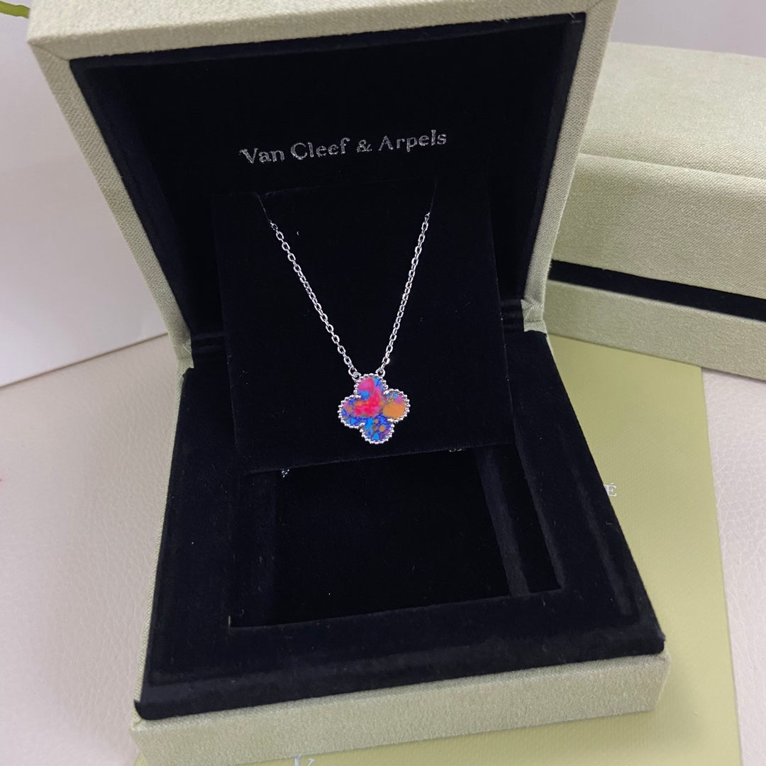 VCA Clover    Pink Mop Necklace