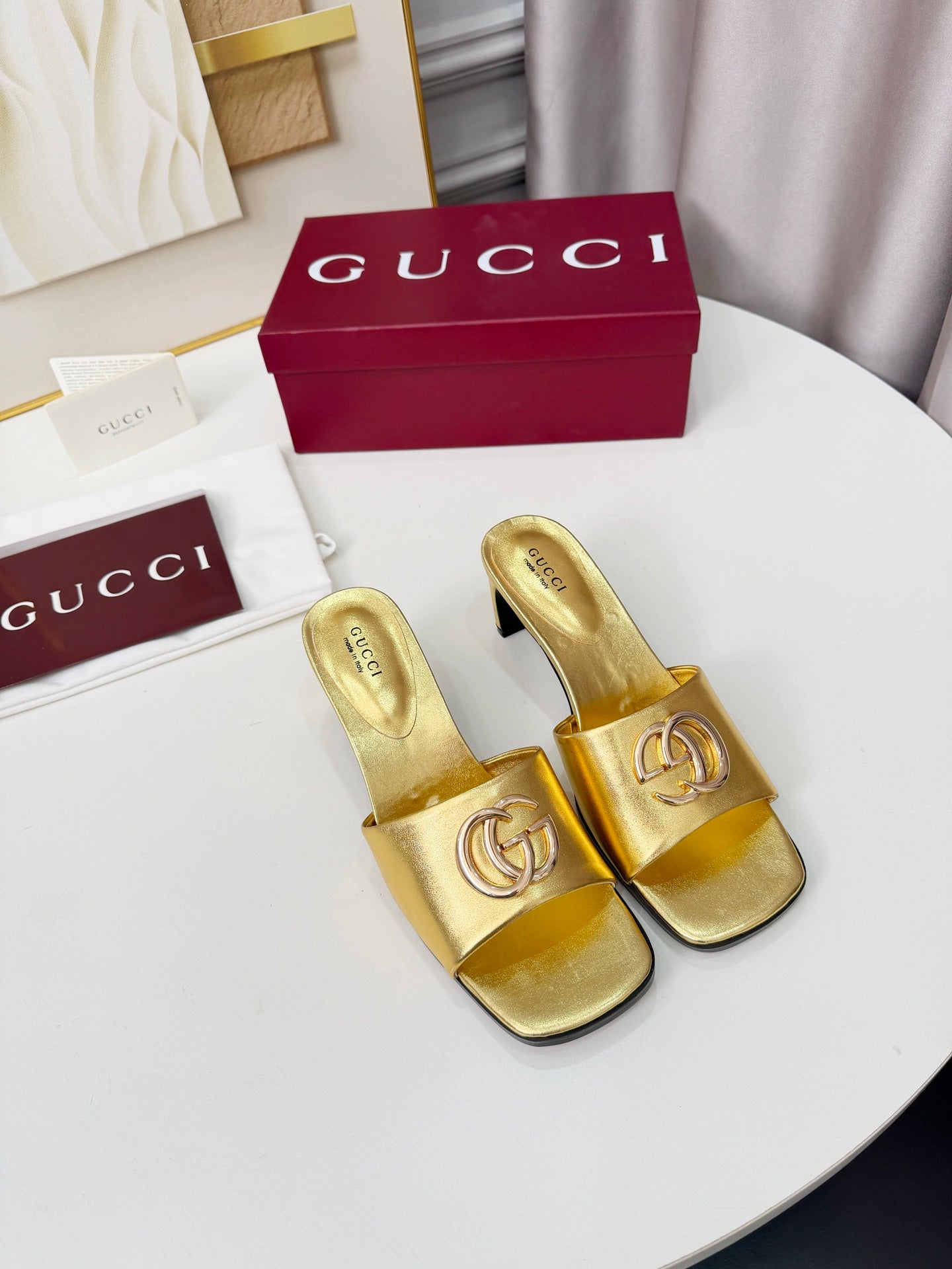 GG 2026 Early Spring Sandals Gold Sheepskin 688529