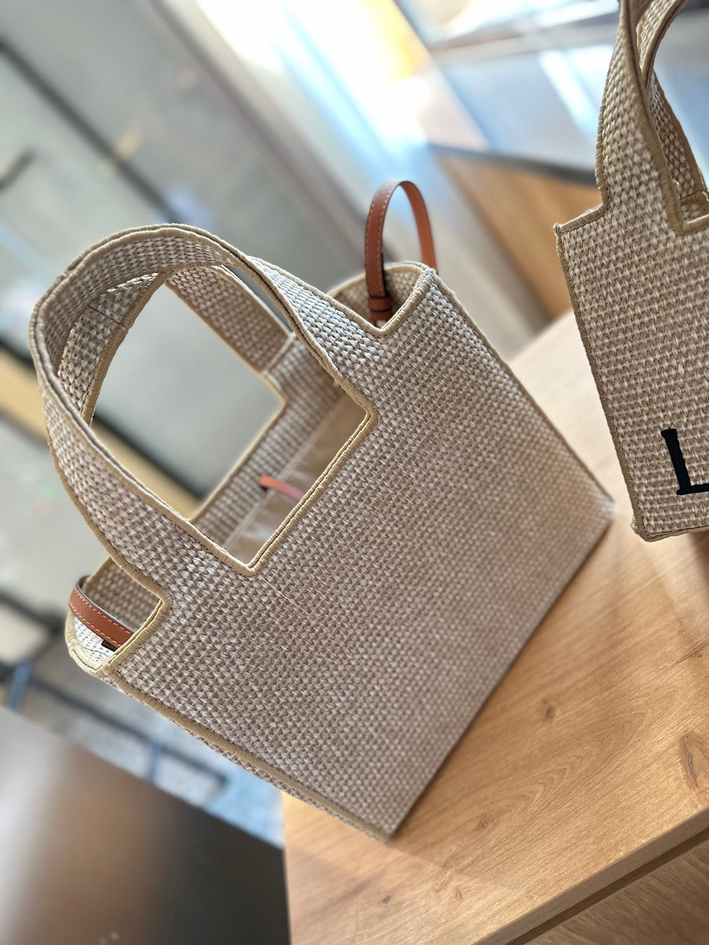 LOE MINI 24 FONT TOTE IN NATURAL RAFFIA