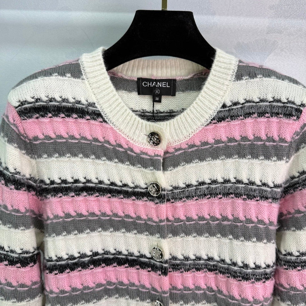 Chanel 25 Cardigan Pink and White Wool 308025