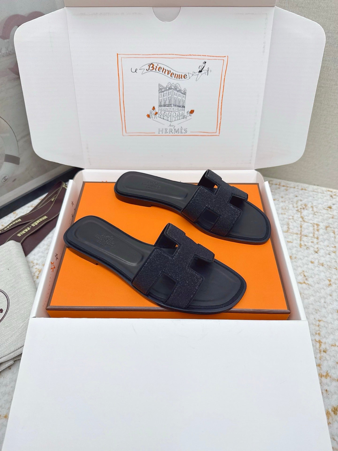 HM Oasis Sandals Full Black Cowhide 625259