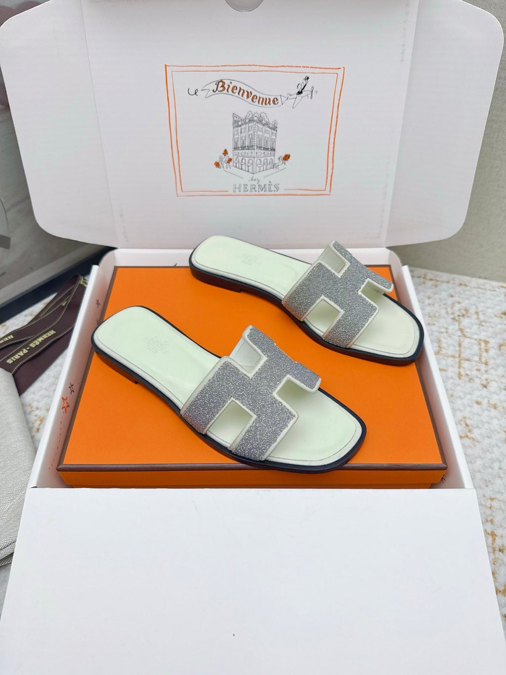 HM Oasis Sandals White Black Suede Cowhide 625262