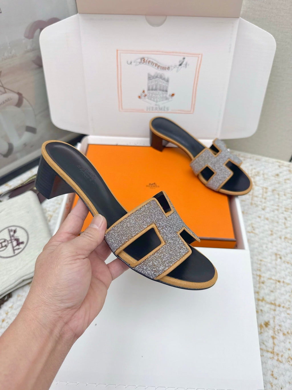 HM Oasis Sandals with Rhinestone Black Orange Cowhide 625268