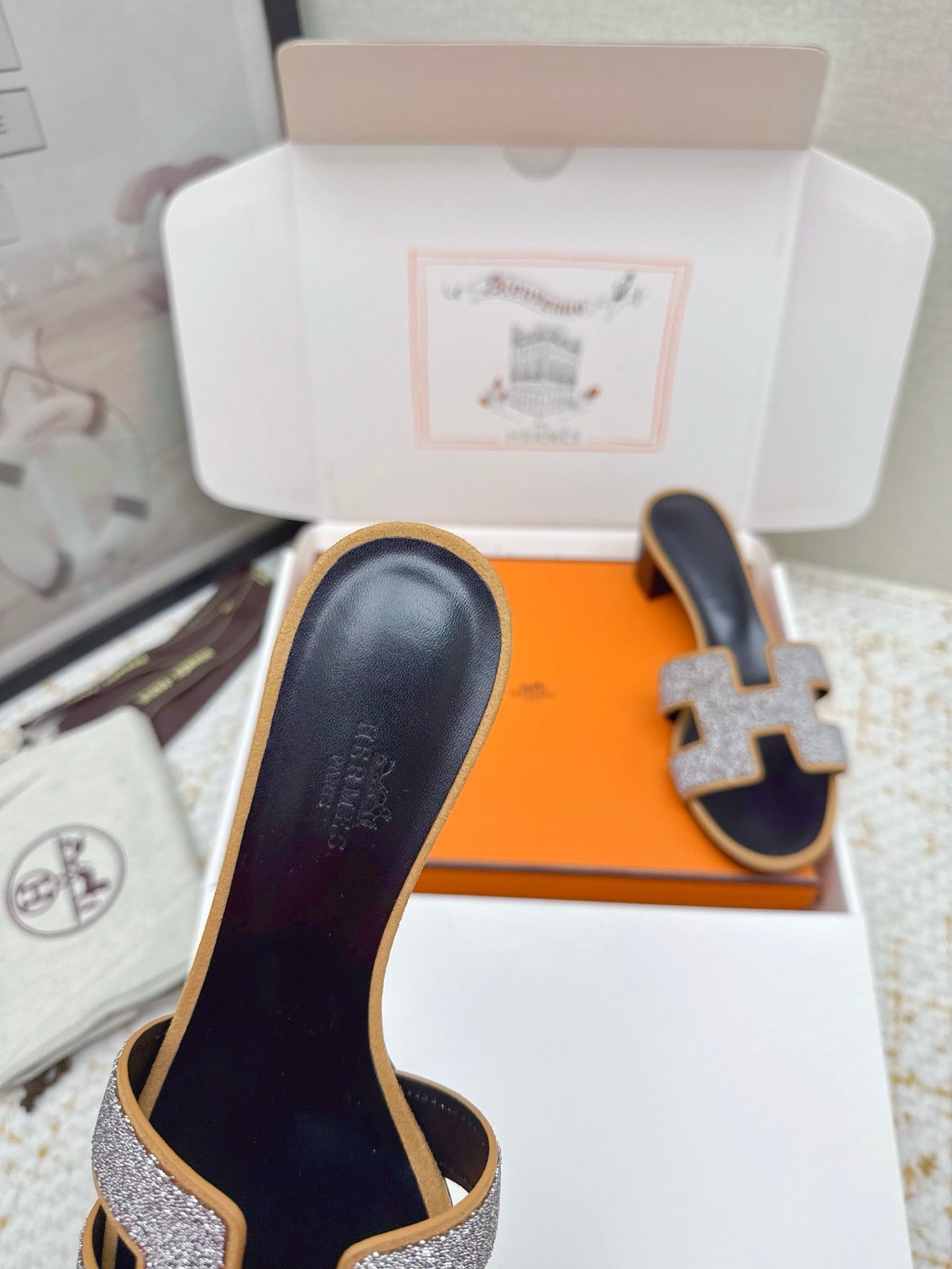 HM Oasis Sandals with Rhinestone Black Orange Cowhide 625268