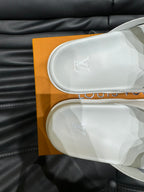 LV OASIS MULE IN WHITE CALFSKIN