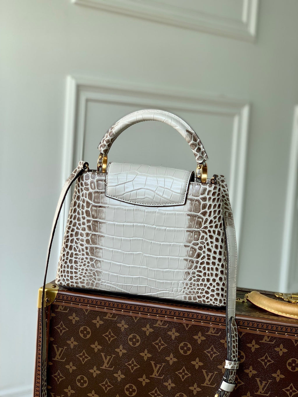 CAPUCINES BB 27 WHITE GREY TAURILLON GOLD HARDWARE