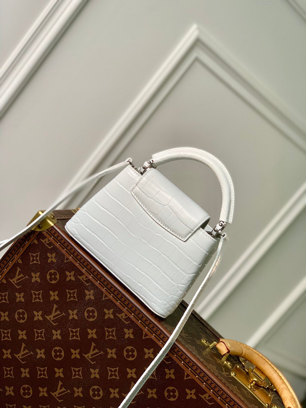 CAPUCINES MINI 21 WHITE CROCODILE EMBOSSED CALFSKIN SILVER HARDWARE